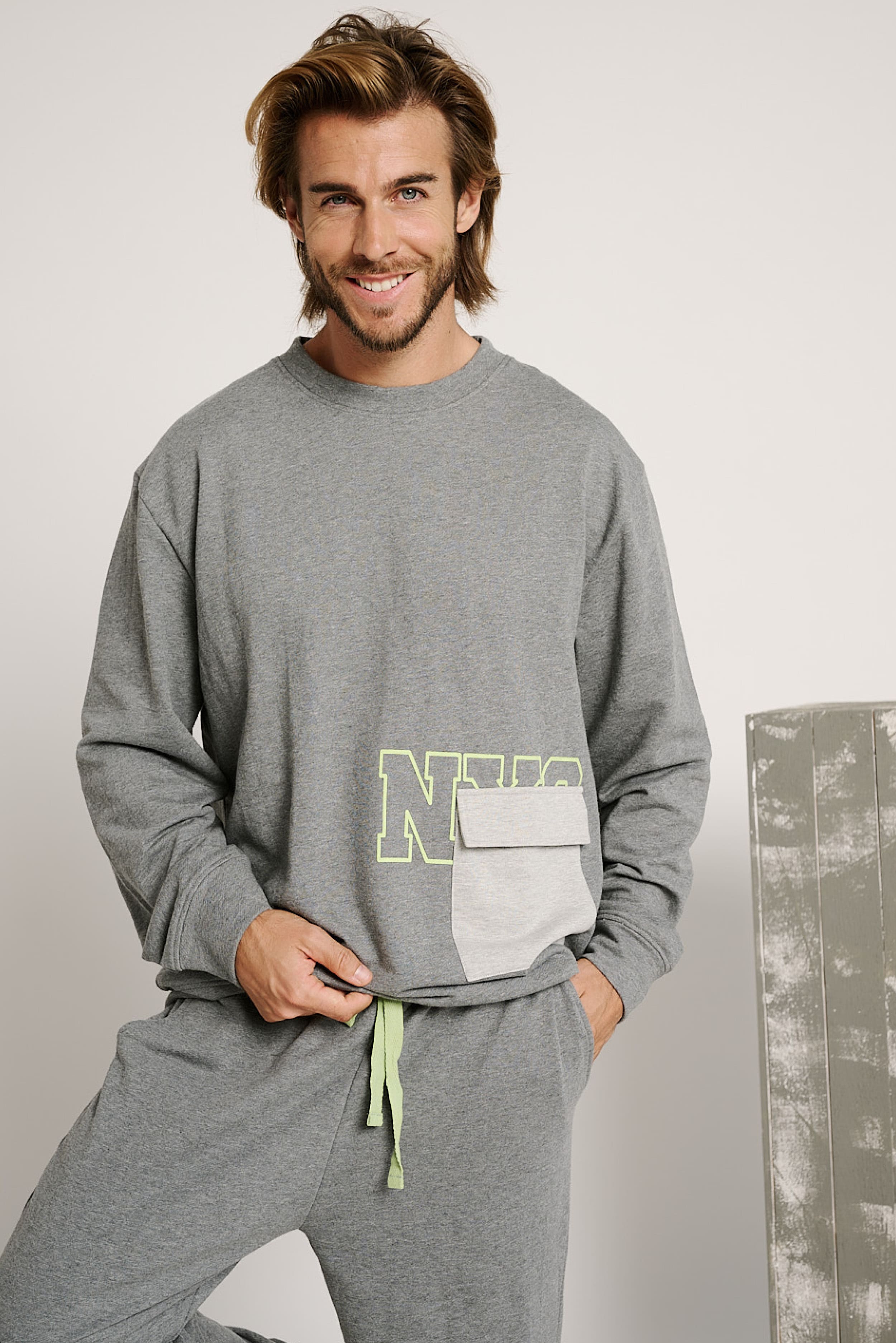 13011049-5-pijama-largo-hombre-nyc