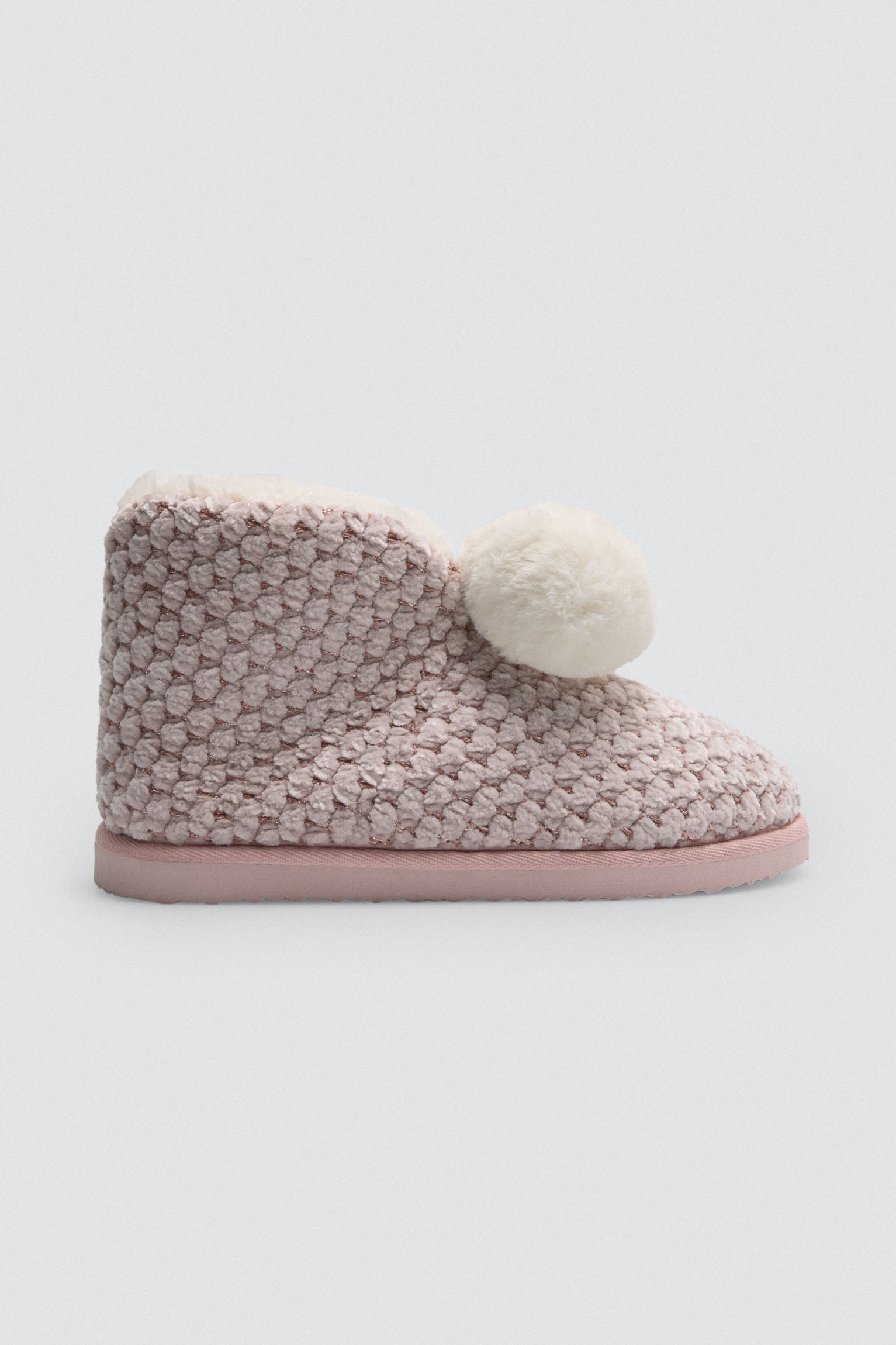 14165-1-botas-de-casa-detalle-pompon