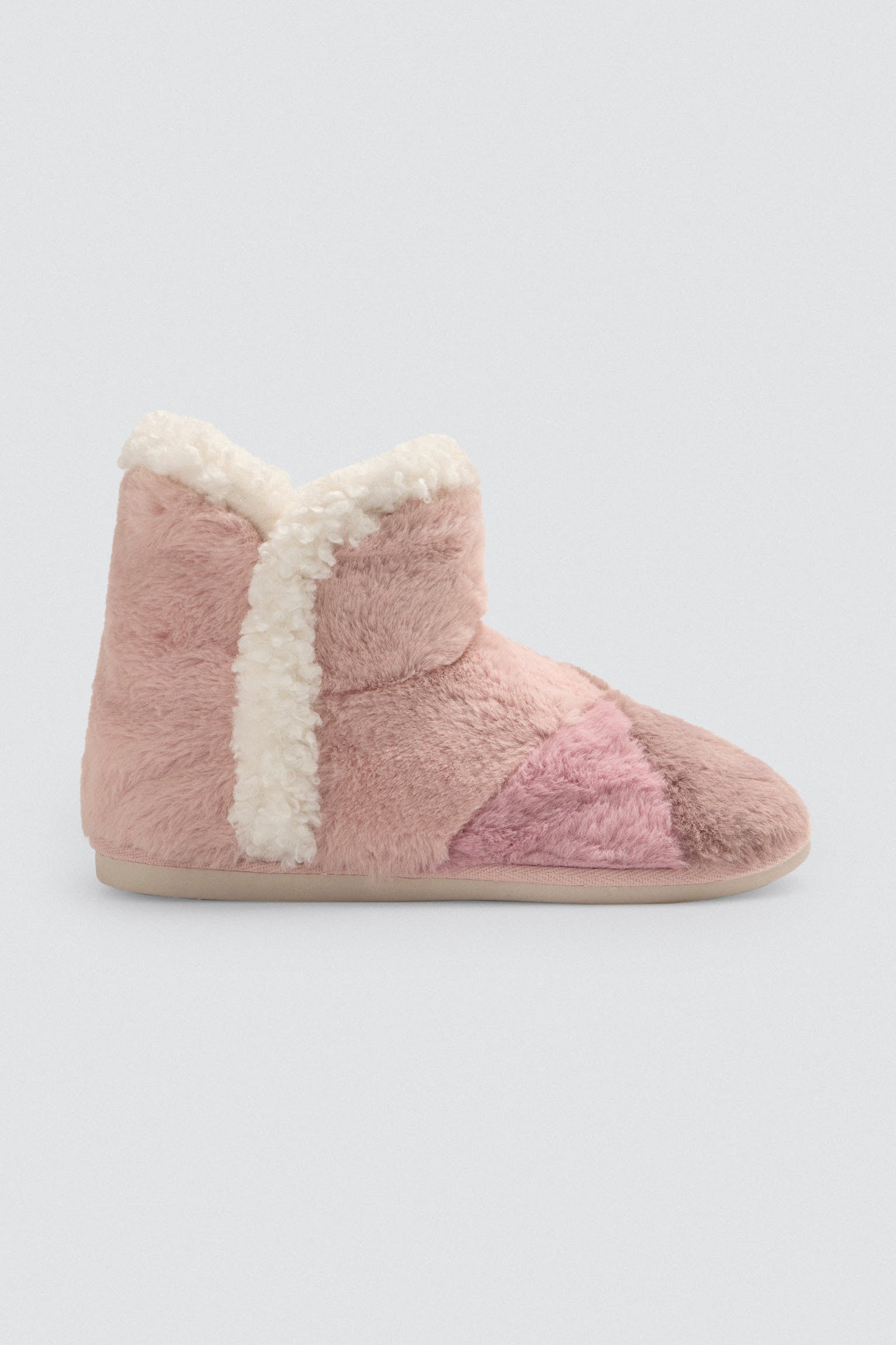 14168-1-botas-de-casa-pelo-con-detalles-de-colores