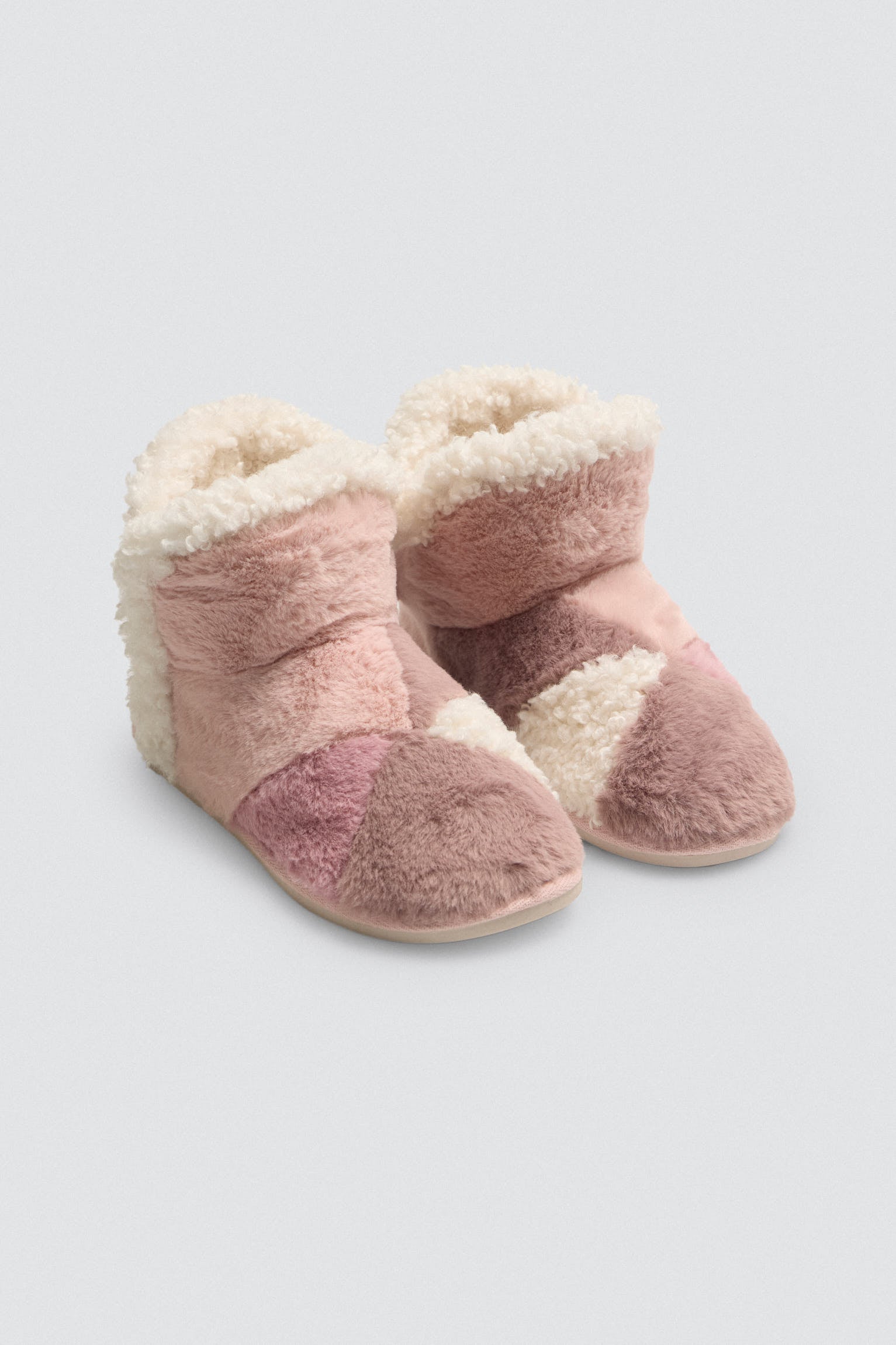 14168-2-botas-de-casa-pelo-con-detalles-de-colores