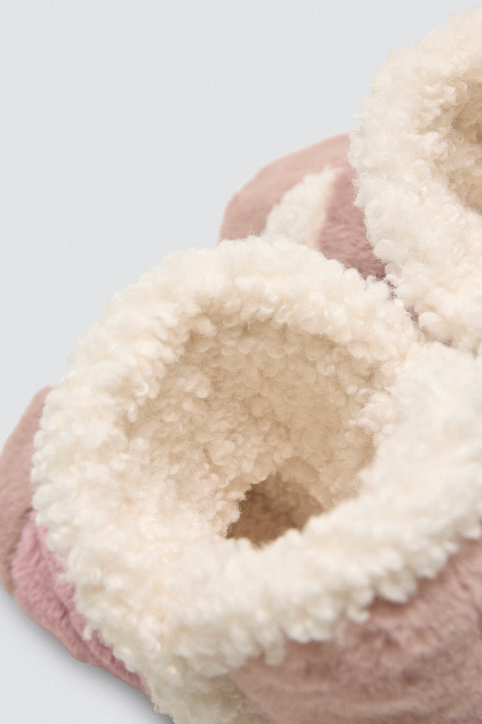 14168-4-botas-de-casa-pelo-con-detalles-de-colores