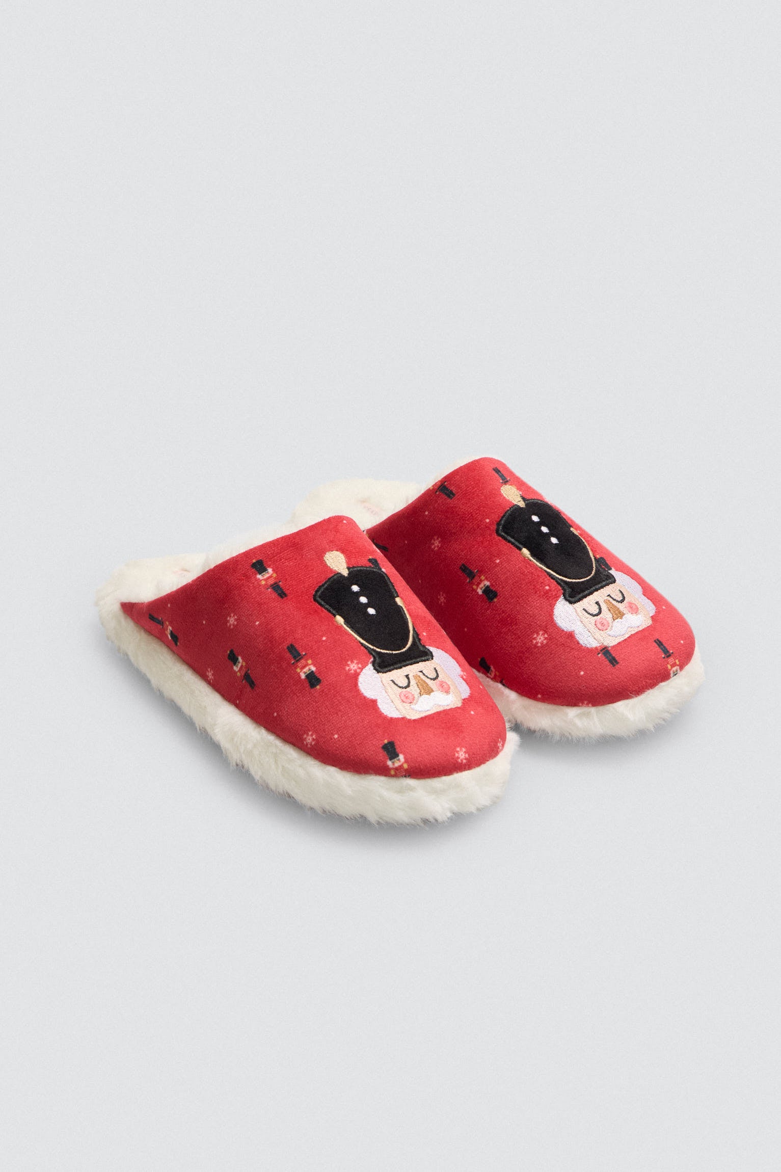 14170-1-zapatillas-casa-mujer-navidad-cascanueces-ysabel-mora
