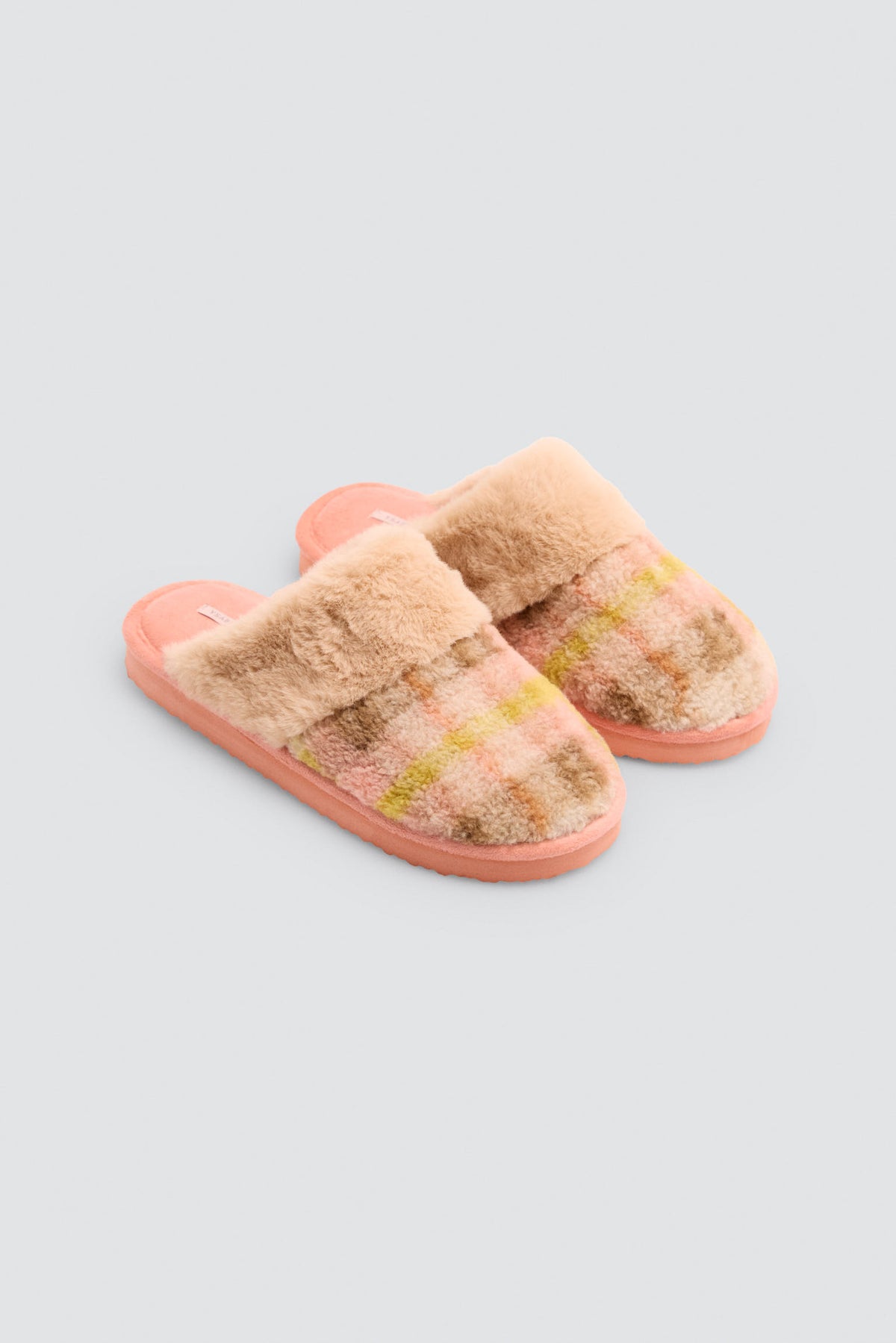 14177-zapatillas-de-casa-mujer-de-pelo-con-estampado-de-cuadros