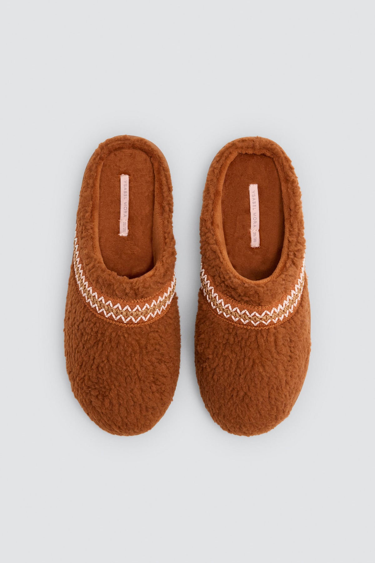 14185-zapatillas-de-casa-mujer-de-pelo-con-estampado-animal-print