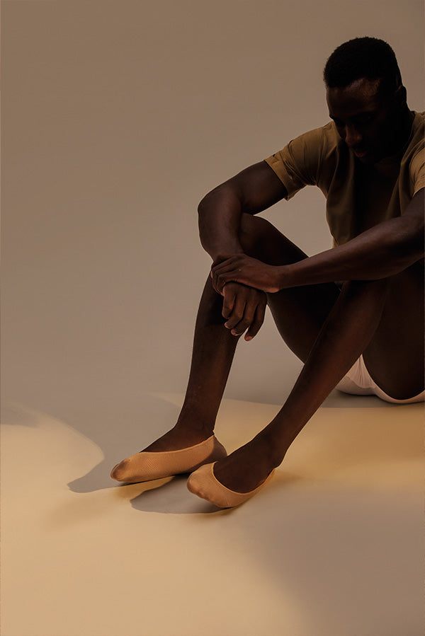 Invisible beige cotton pinkie socks