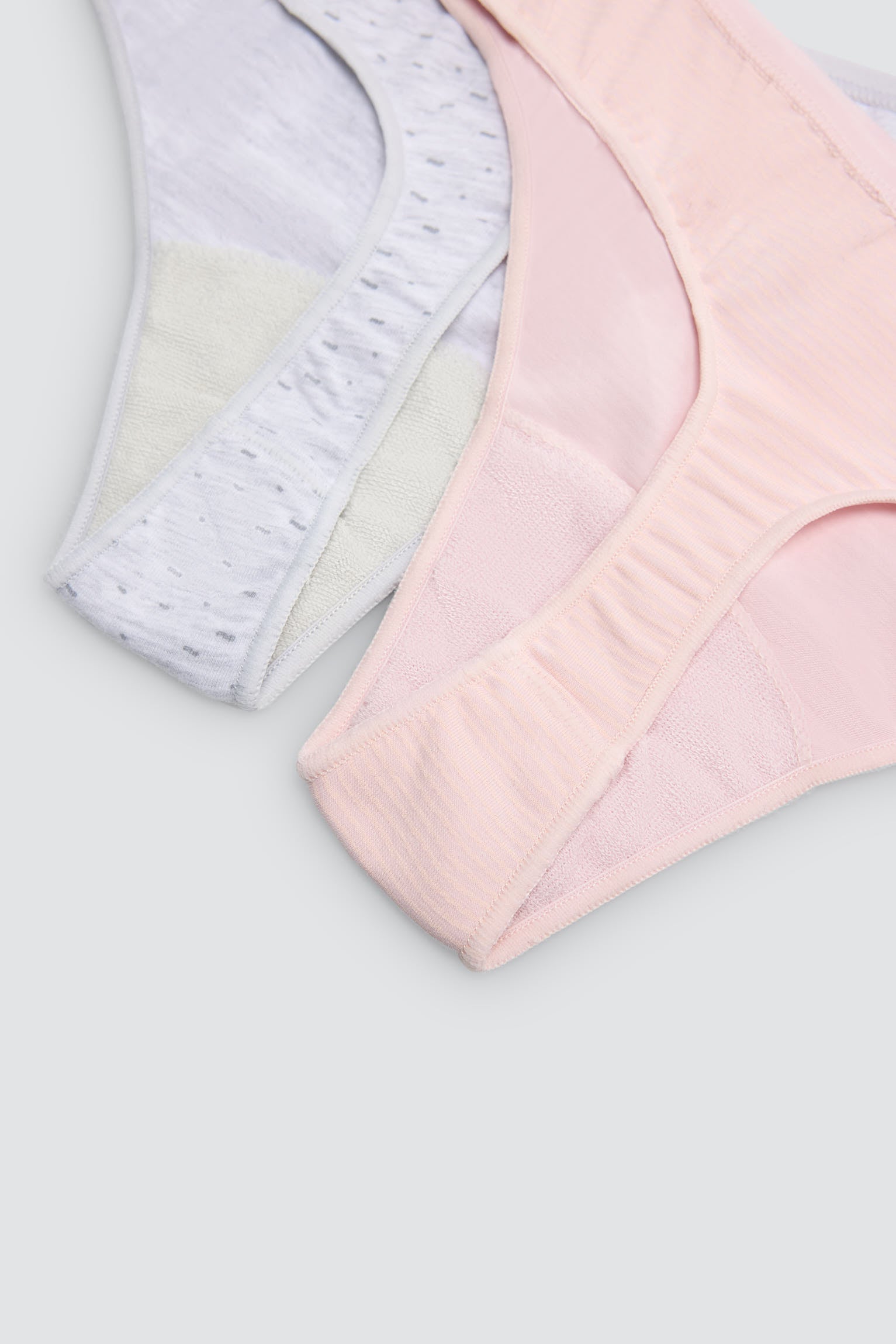 Pack of 6 plain and patterned thongs