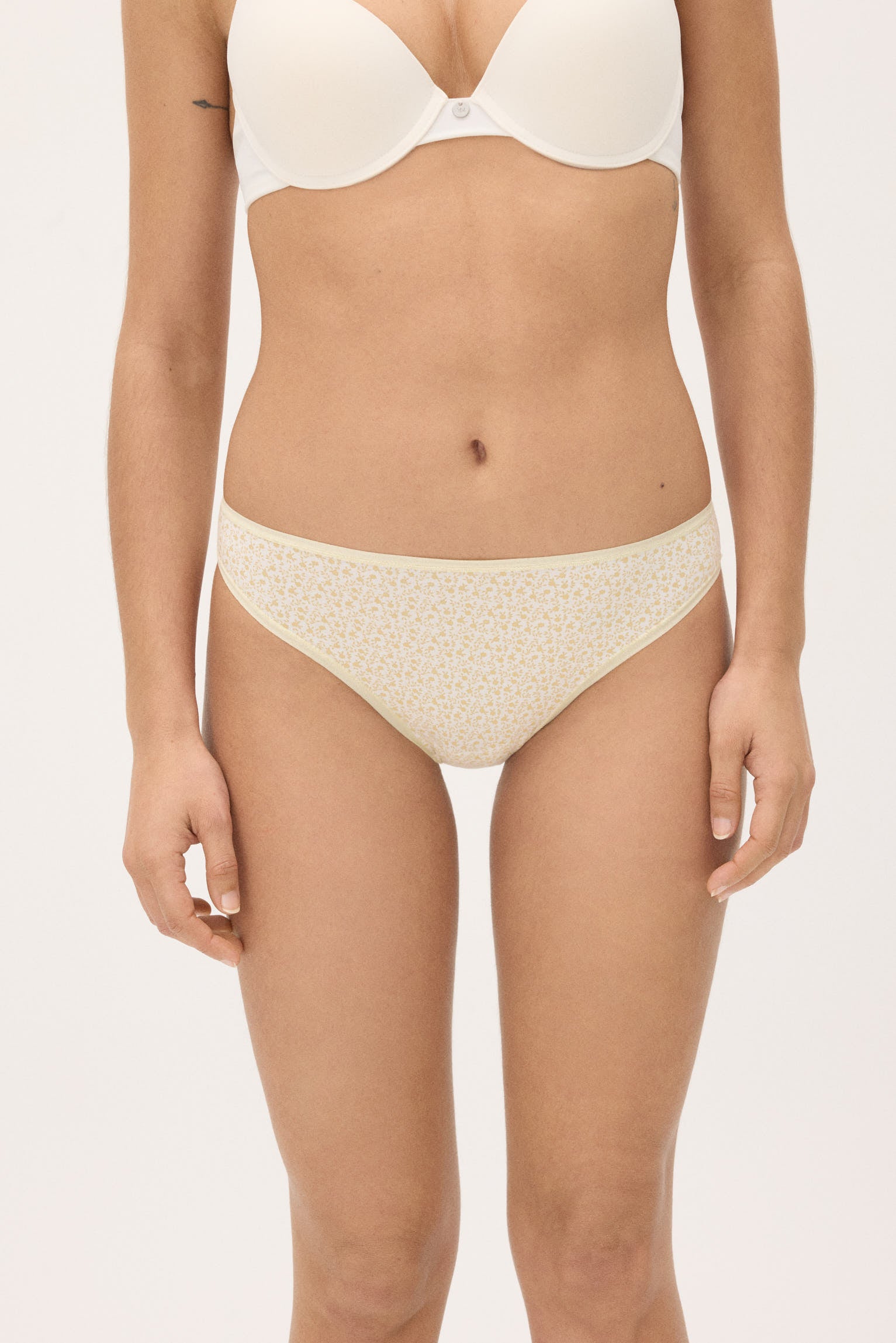 Pack of 6 plain and patterned mini panties