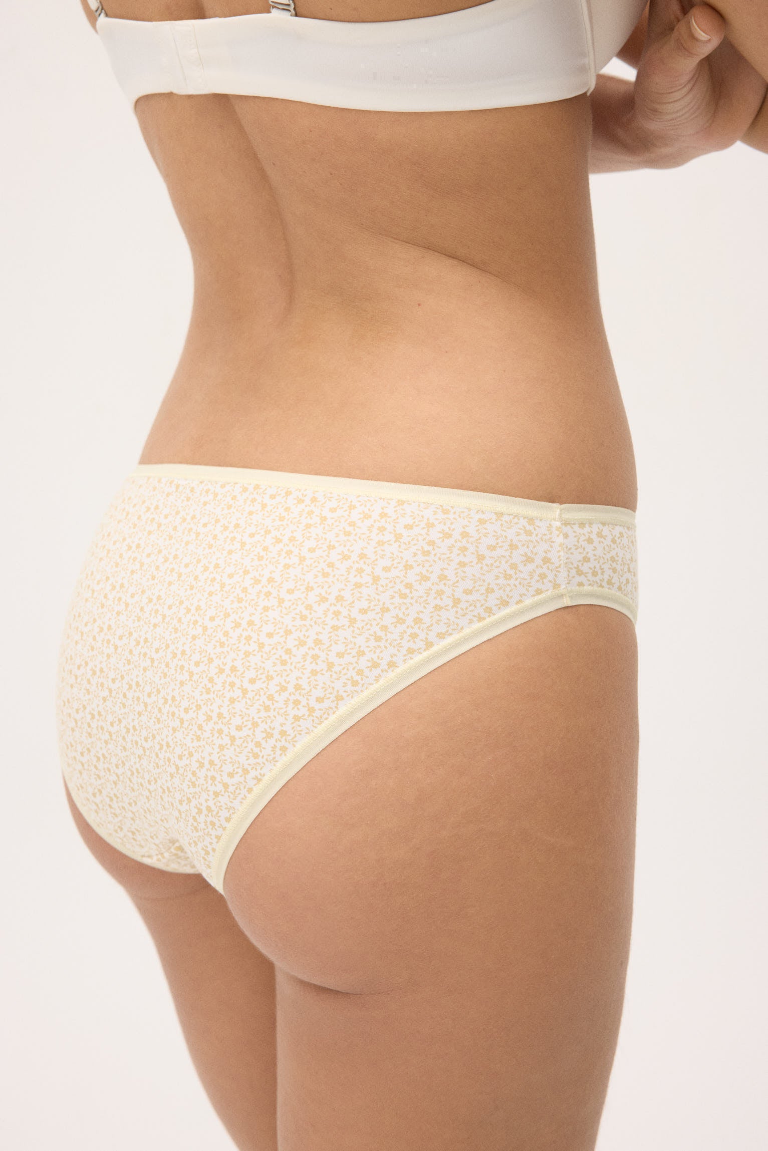 Pack of 6 plain and patterned mini panties