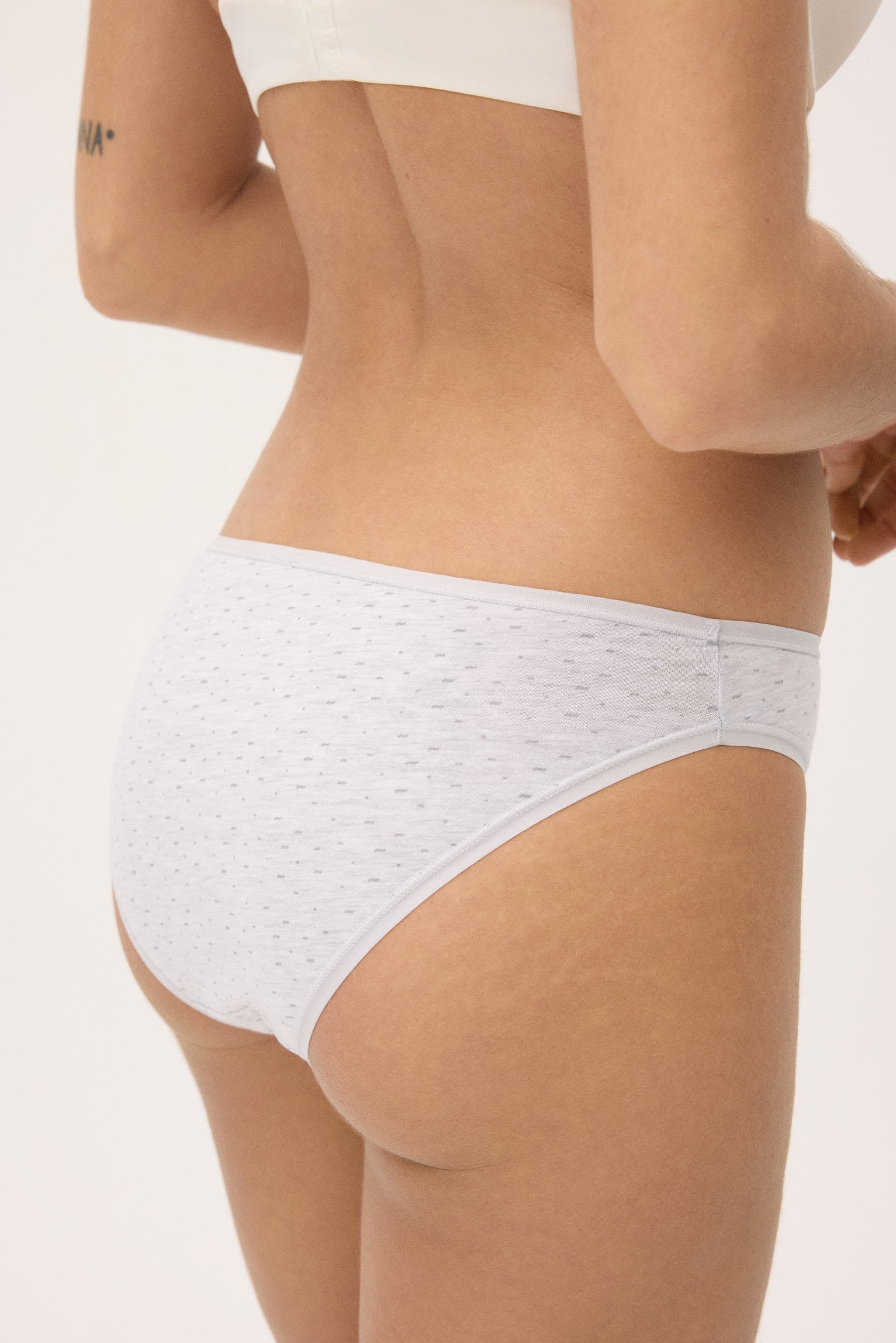 Pack of 6 plain and patterned mini panties