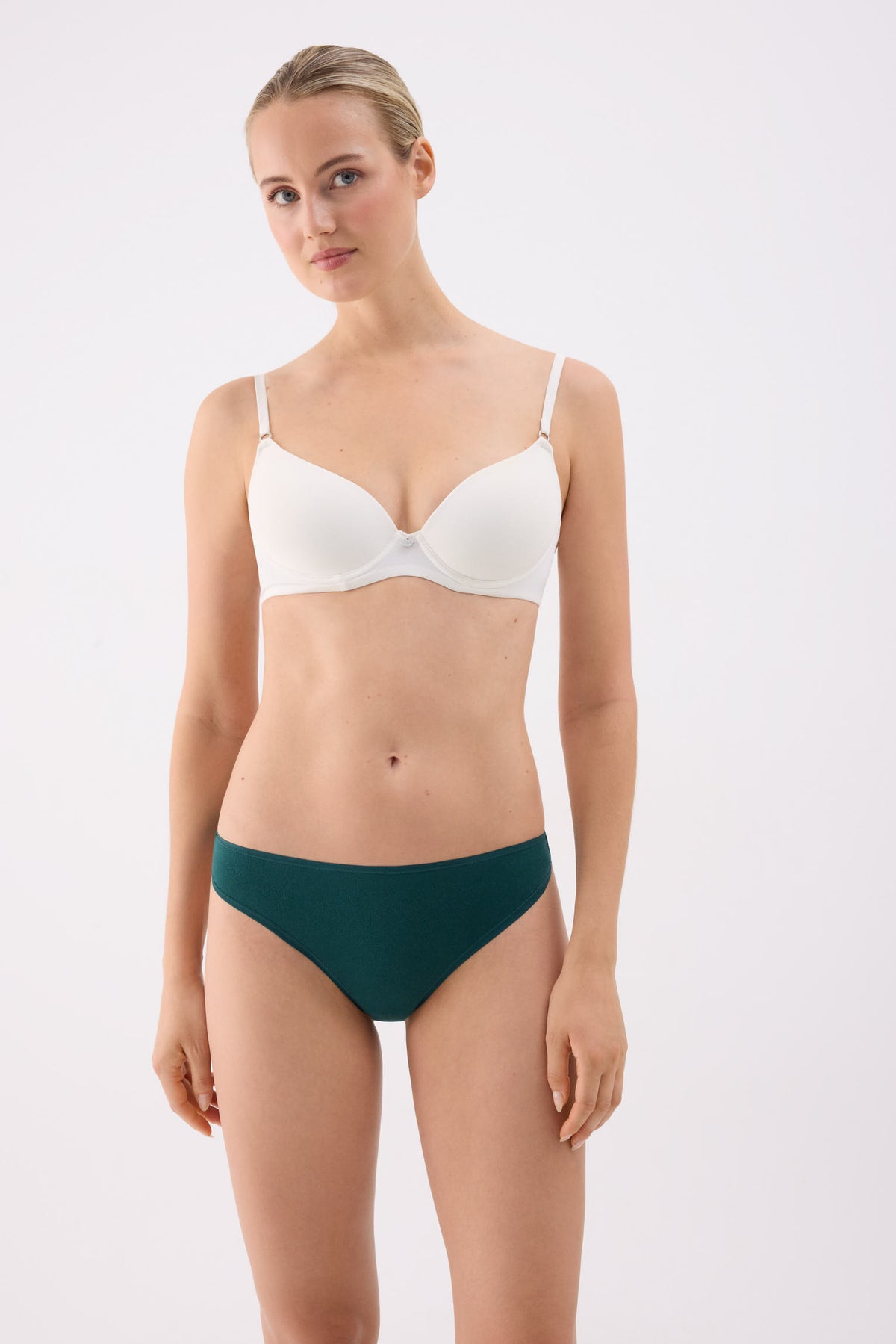 Pack of 4 basic cotton thongs in assorted colours