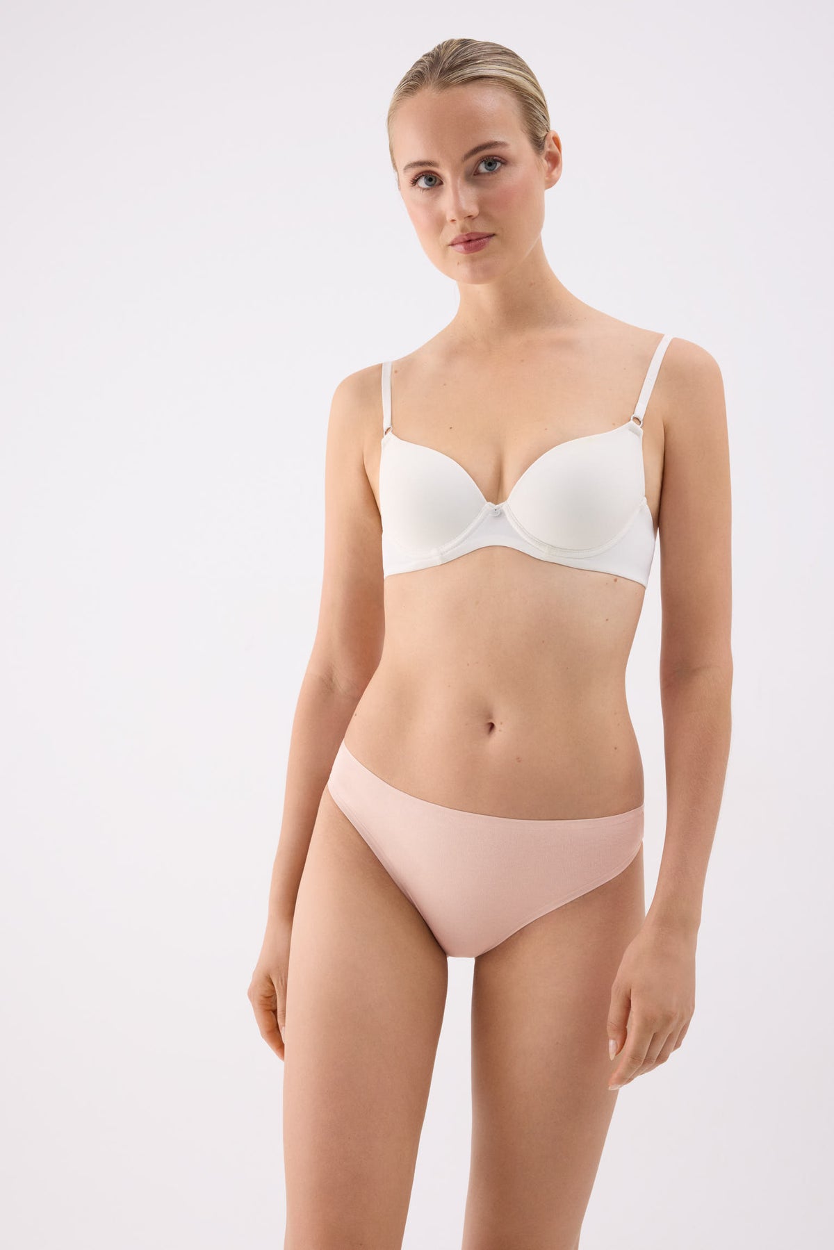 Pack of 4 basic cotton thongs in assorted colours