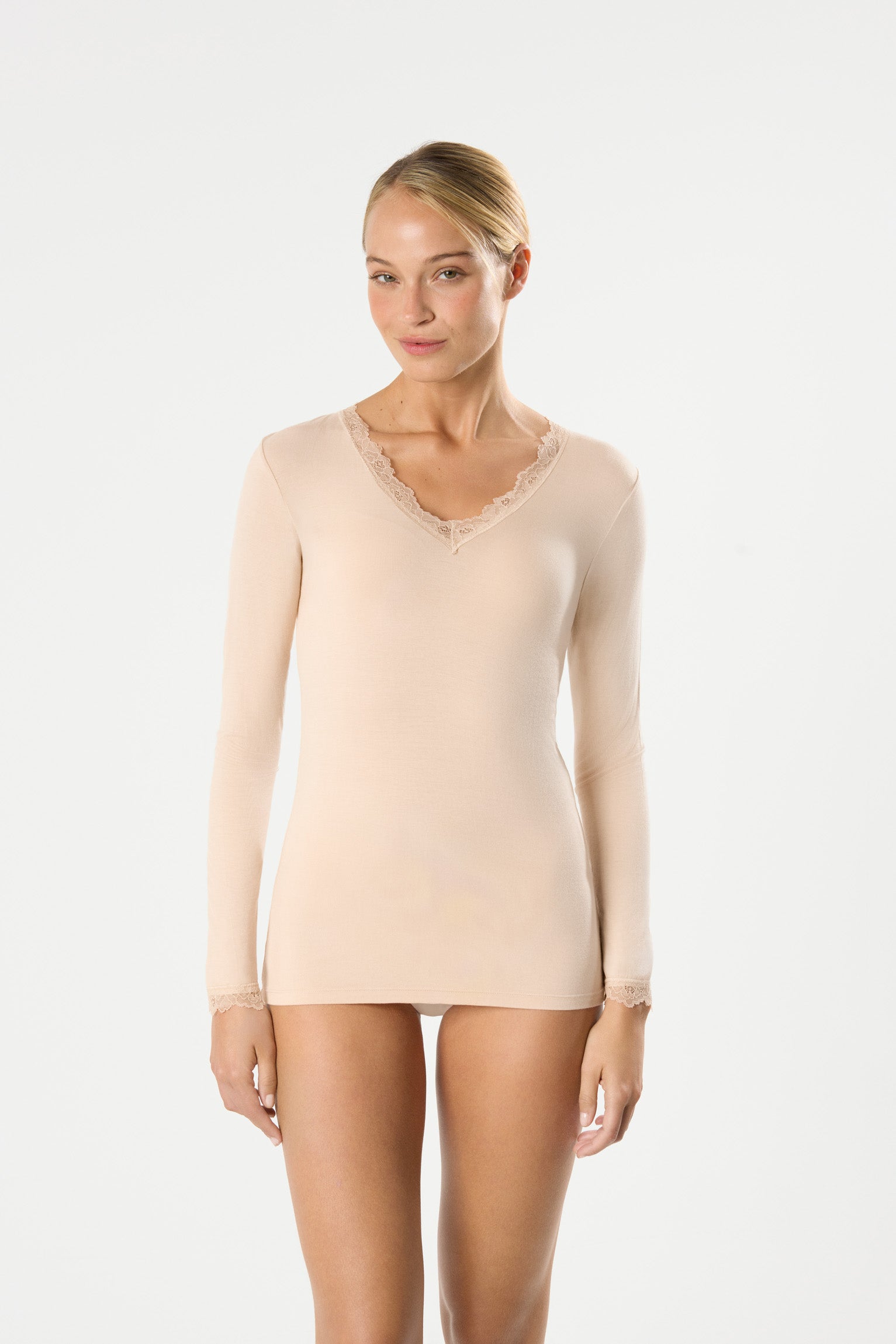 Nude bamboo long-sleeved undershirt