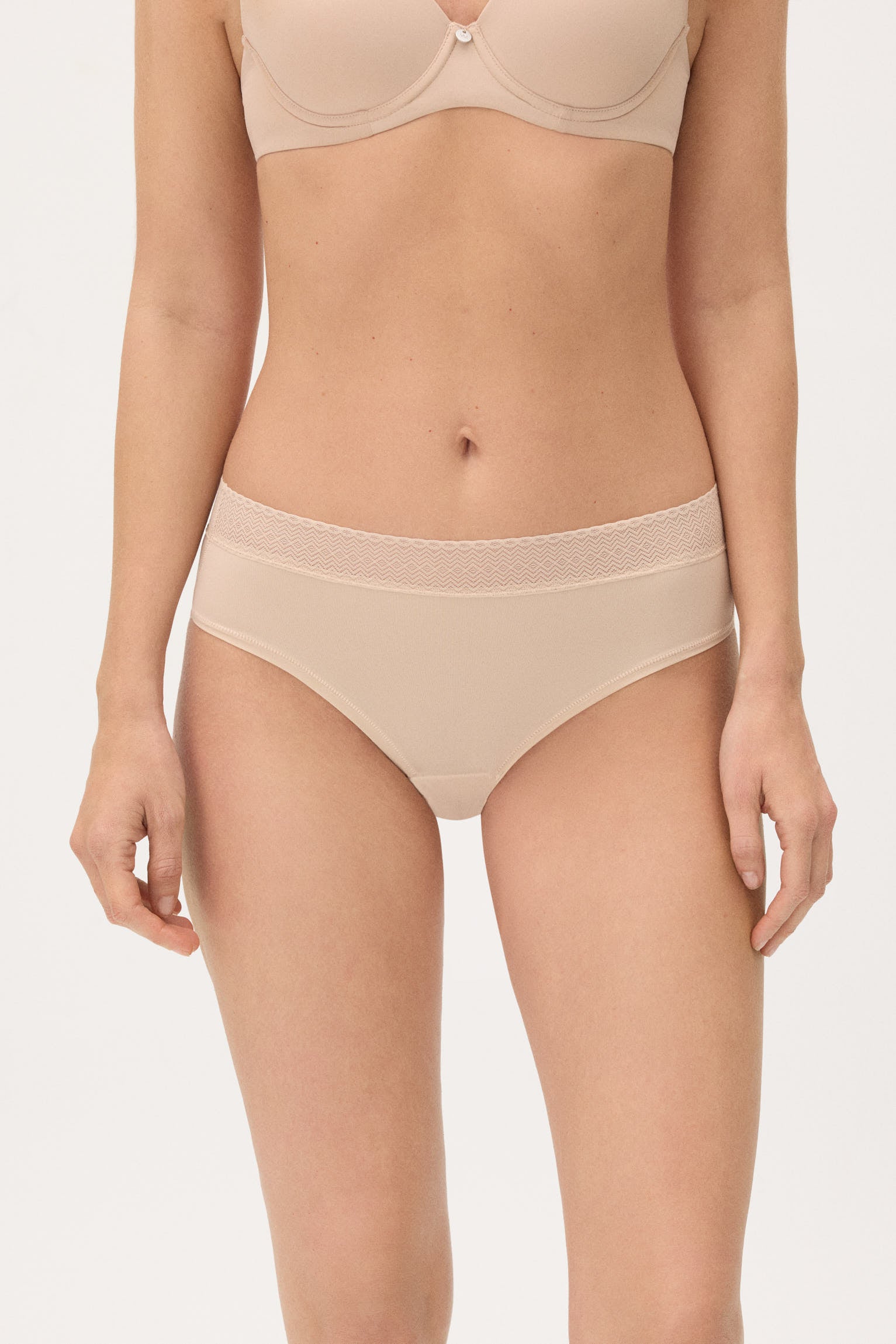 braga-midi-adapt-elastica-con-acabados-invisibles-nude-ysabel-mora