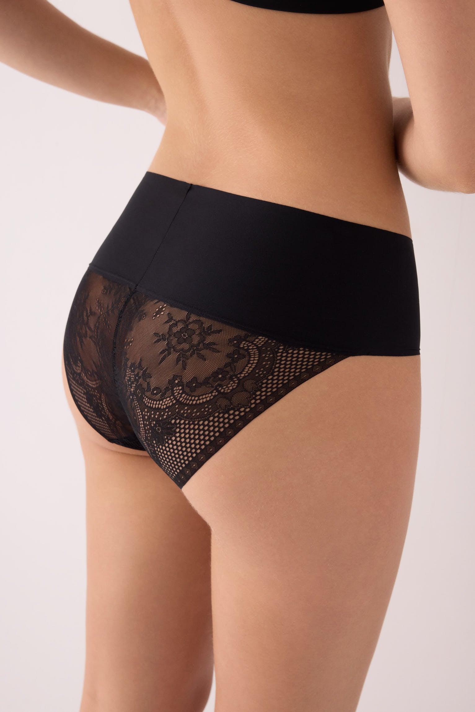 PRE-ORDER Midi briefs laser-cut black