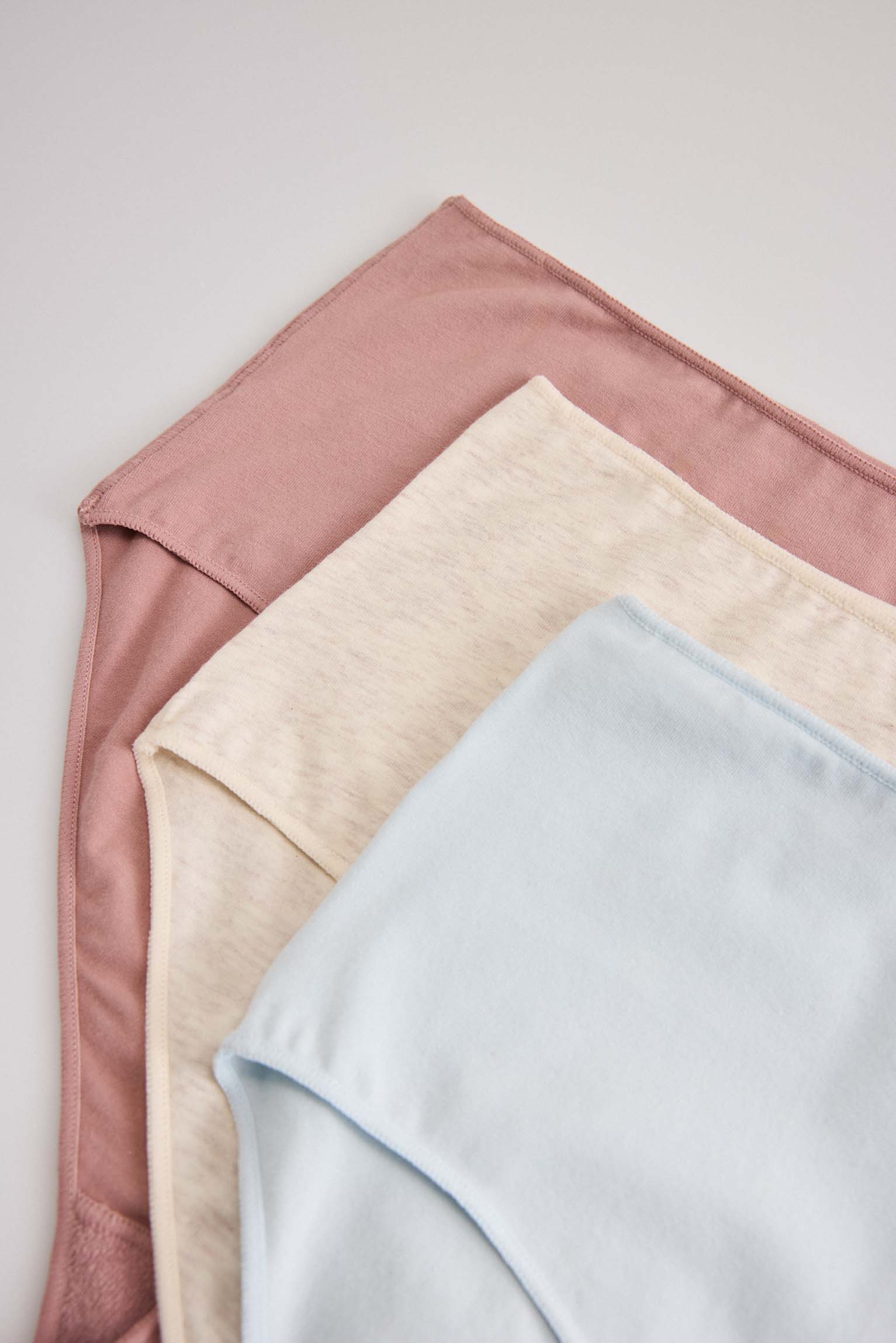 Pack of 3 high-top basic panties in soft colors