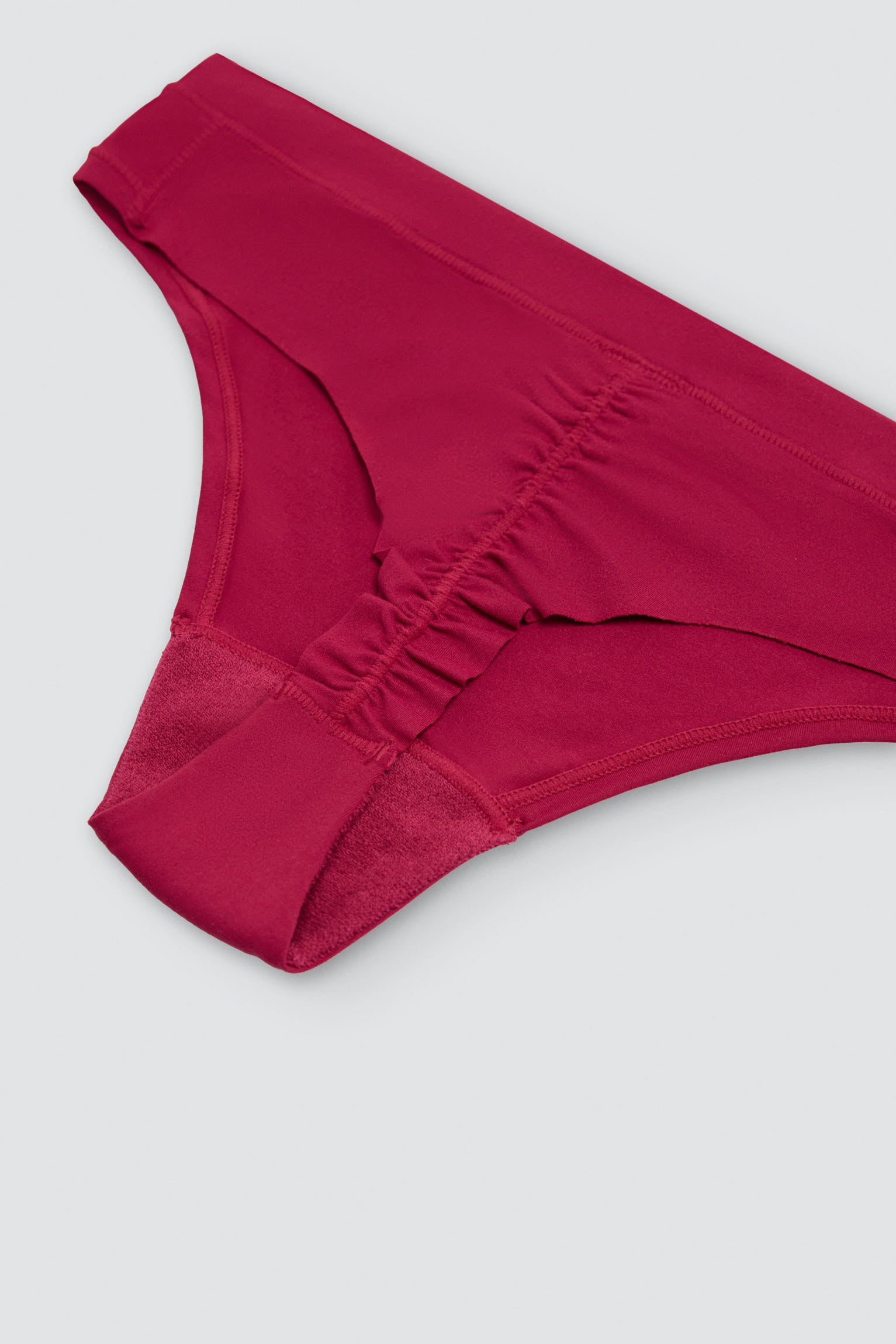 Thong Adapt with invisible finishes burgundy