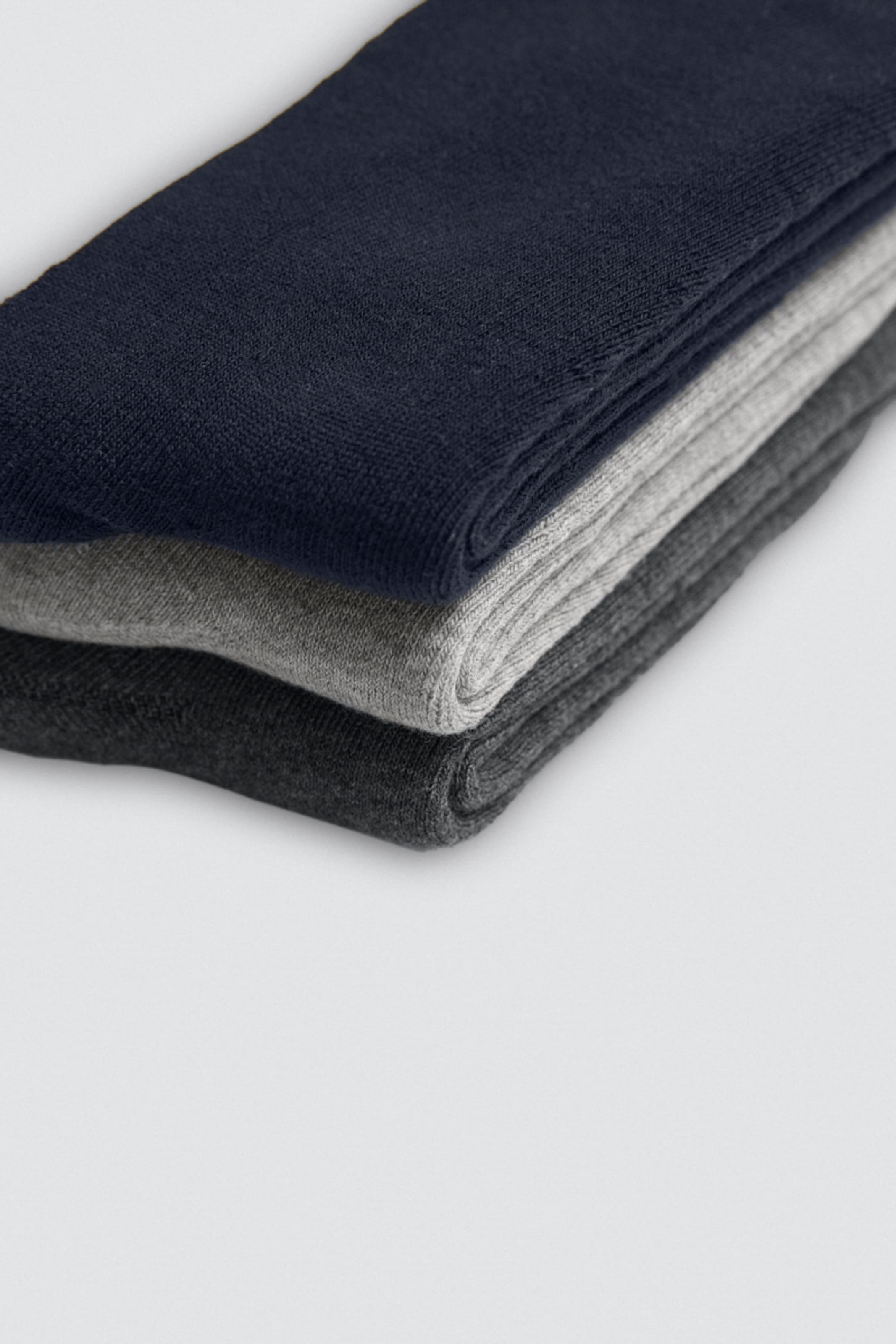 Pack of 3 high thermal socks with anti-pressure cuffs in neutral colors