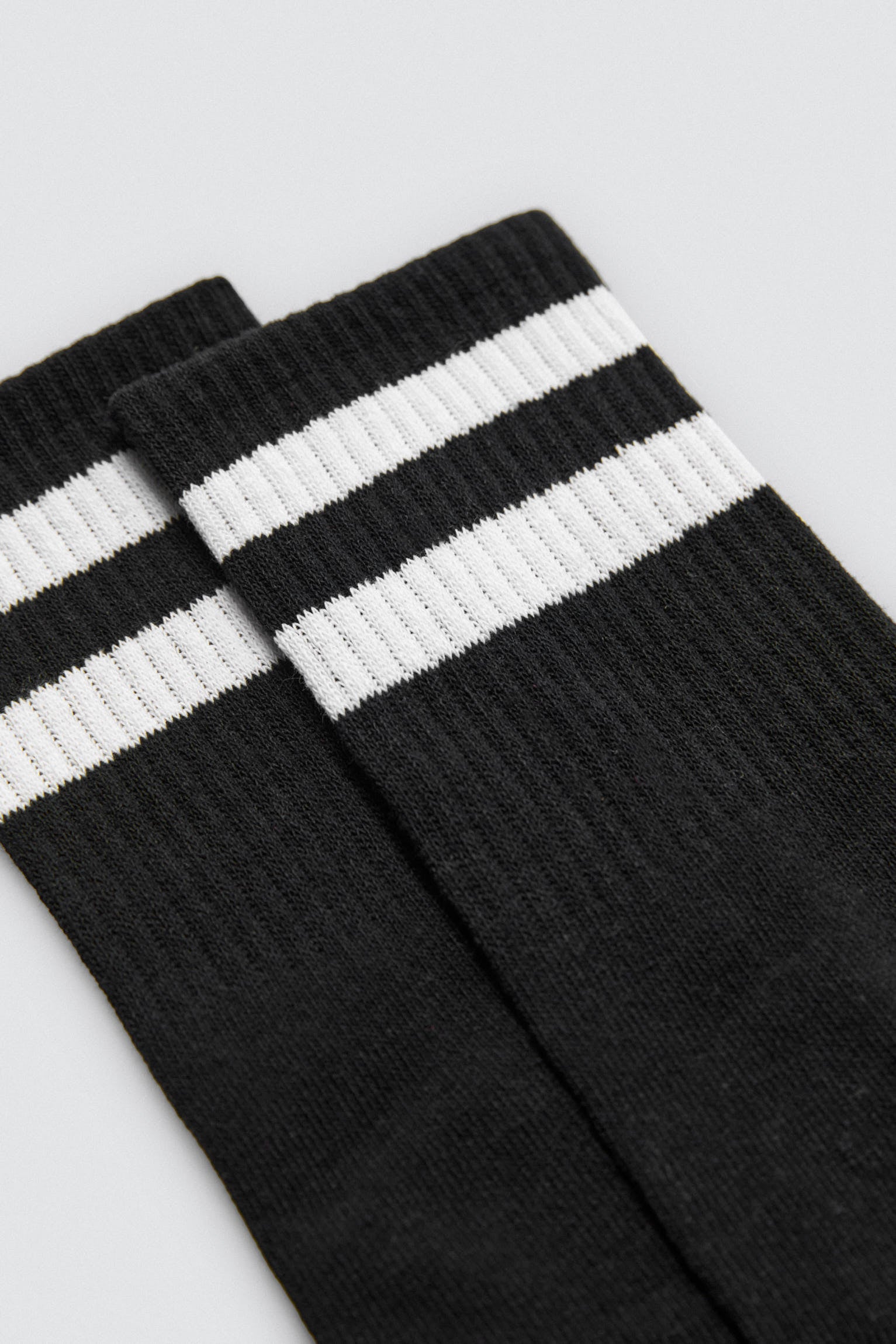 Pack of 3 sports socks with dark-toned striped cuffs