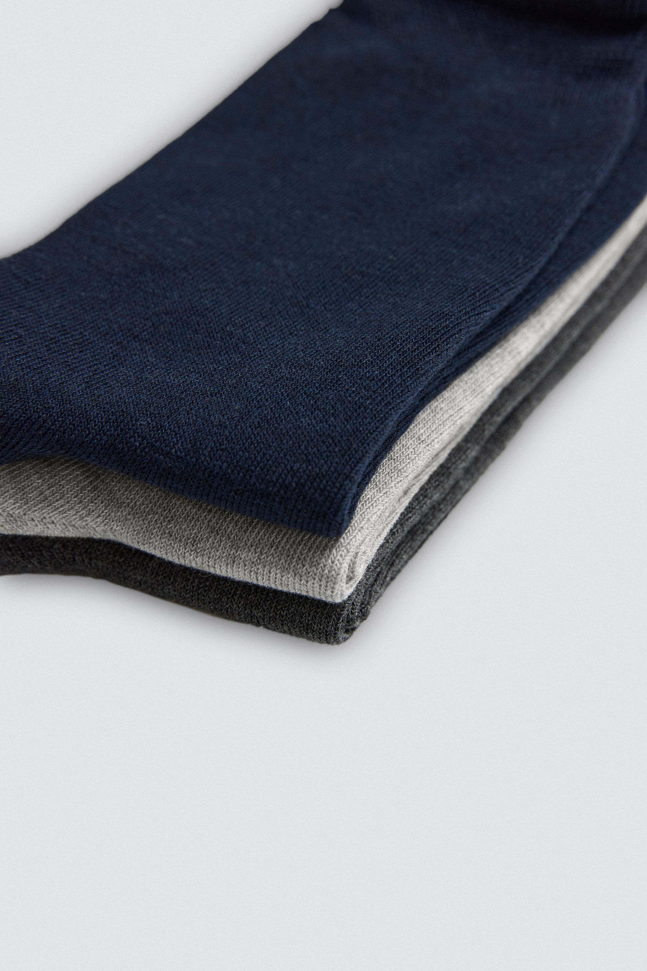 Pack of 3 basic bamboo socks in neutral colors