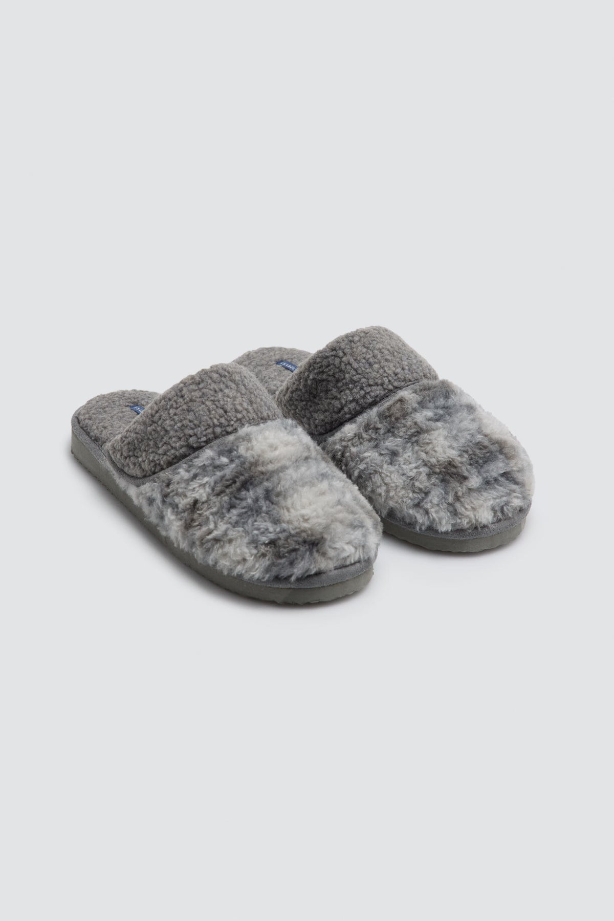 Zapatillas de casa contrastadas borreguito y pelo gris