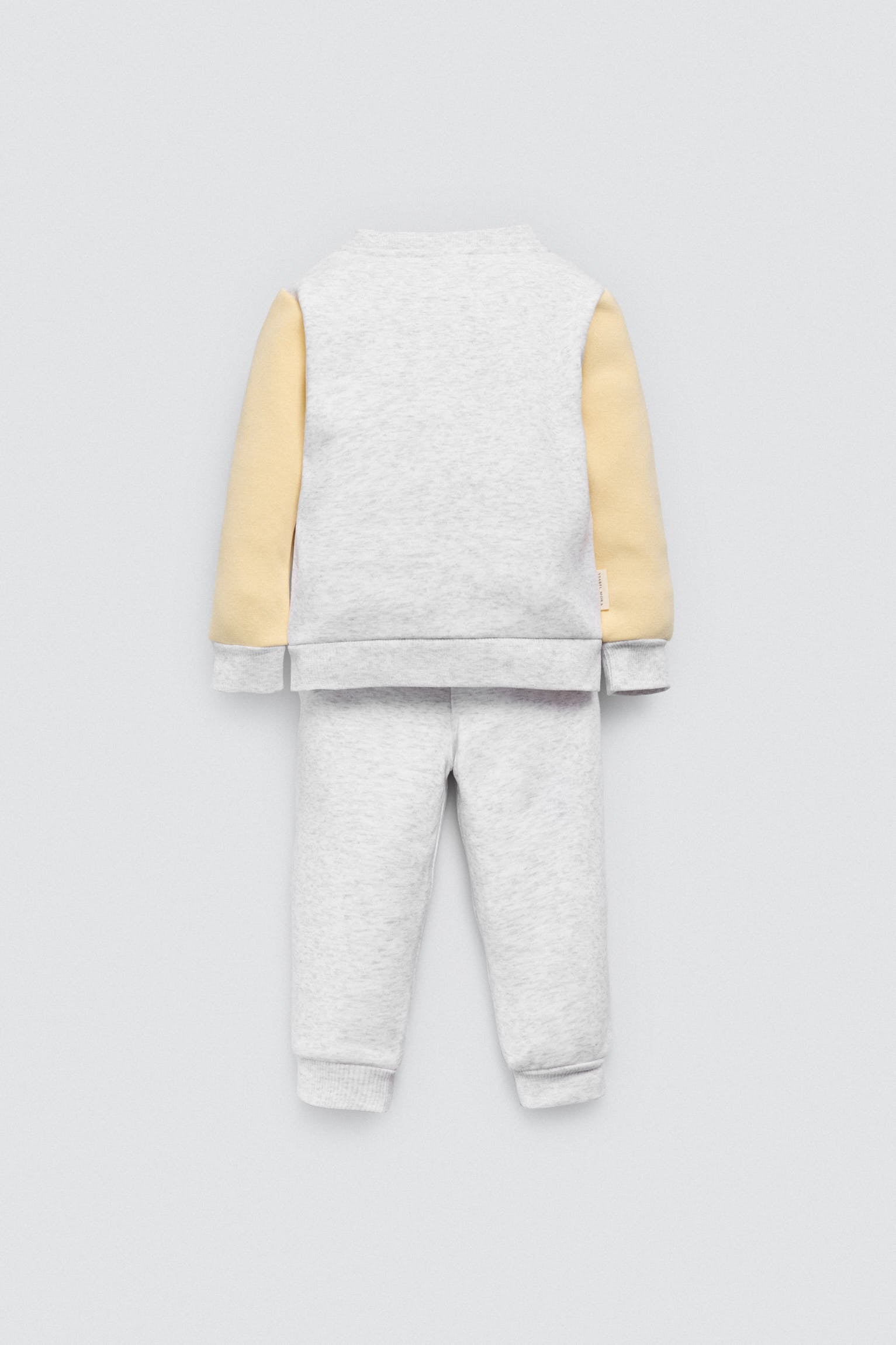 25614-2-conjunto-bebe-chaqueta-jogger-hello-world