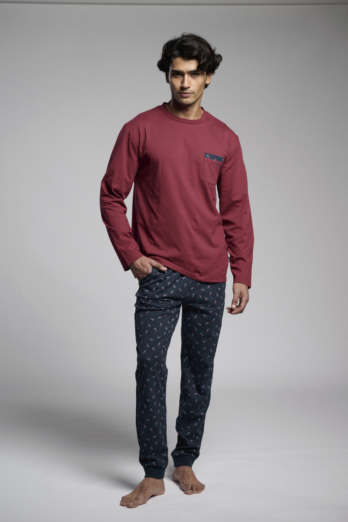 Men's long cotton printed pyjamas with pocket detail