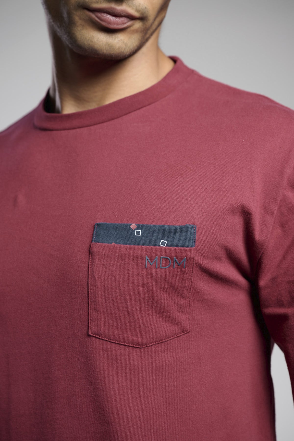 Men's long cotton printed pyjamas with pocket detail