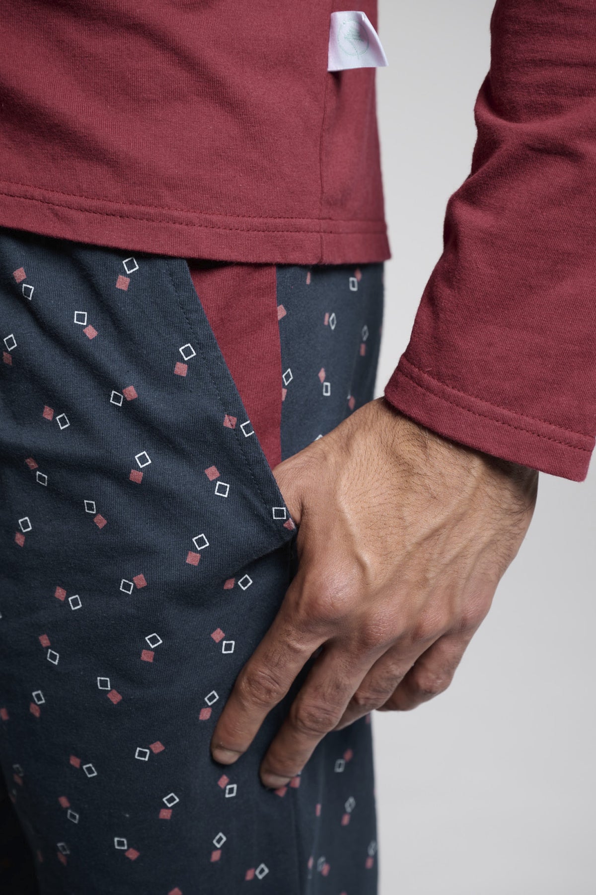 Men's long cotton printed pyjamas with pocket detail