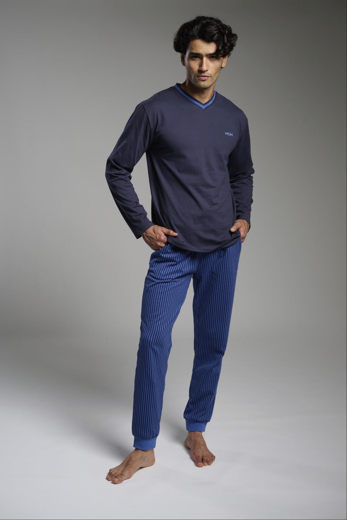 Men's long cotton V-neck vertical-stripe pyjamas