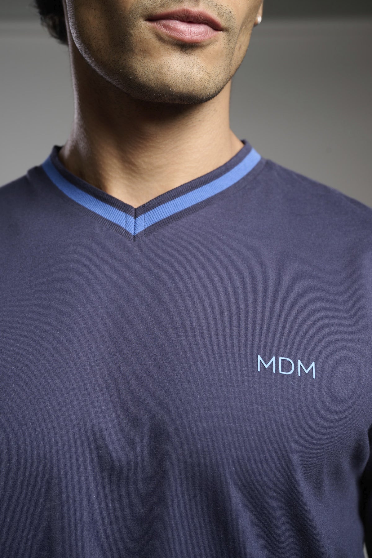 Men's long cotton V-neck vertical-stripe pyjamas