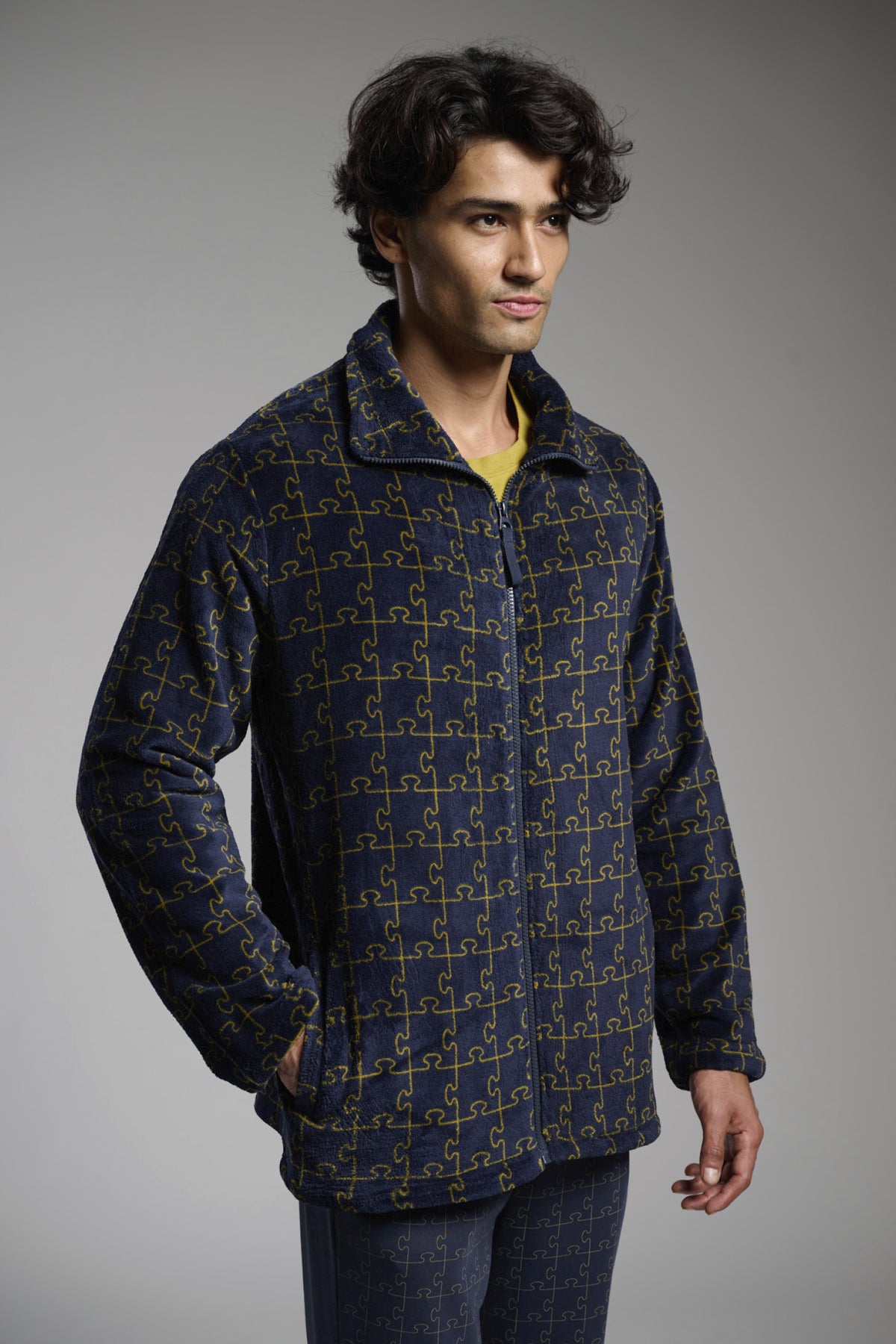 Men's short puzzle-print coral fleece robe