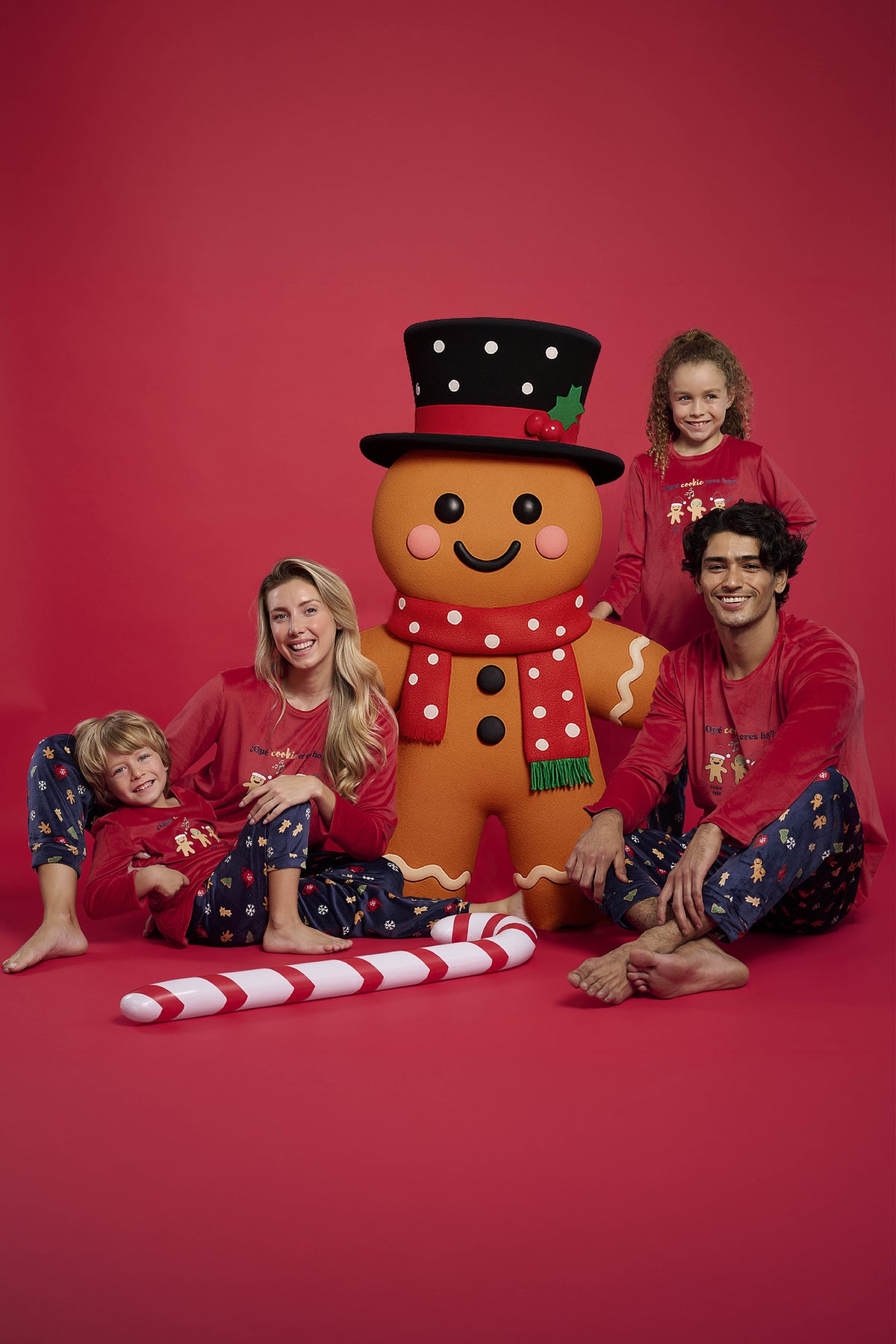 Men's long velvet Christmas gingerbread-print pyjamas