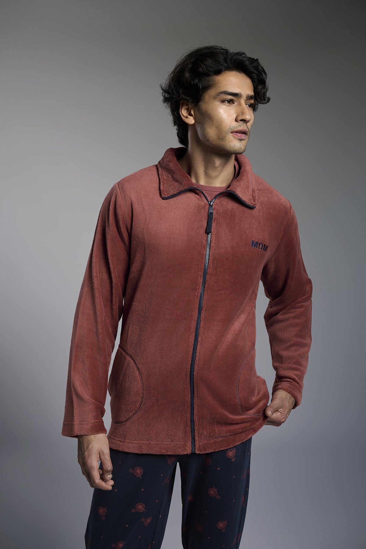 Men's short brick-red coral fleece robe with contrast zip