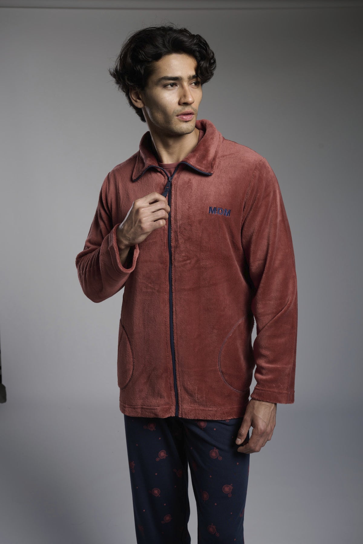 Men's short brick-red coral fleece robe with contrast zip