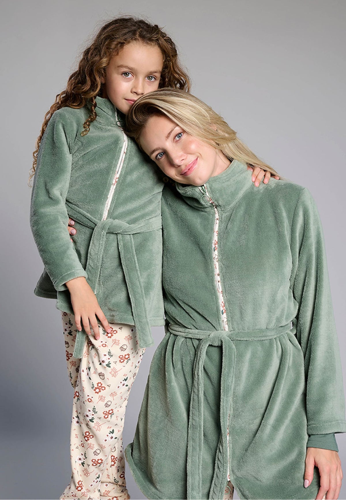 Girls' green coral fleece robe with belt fastening