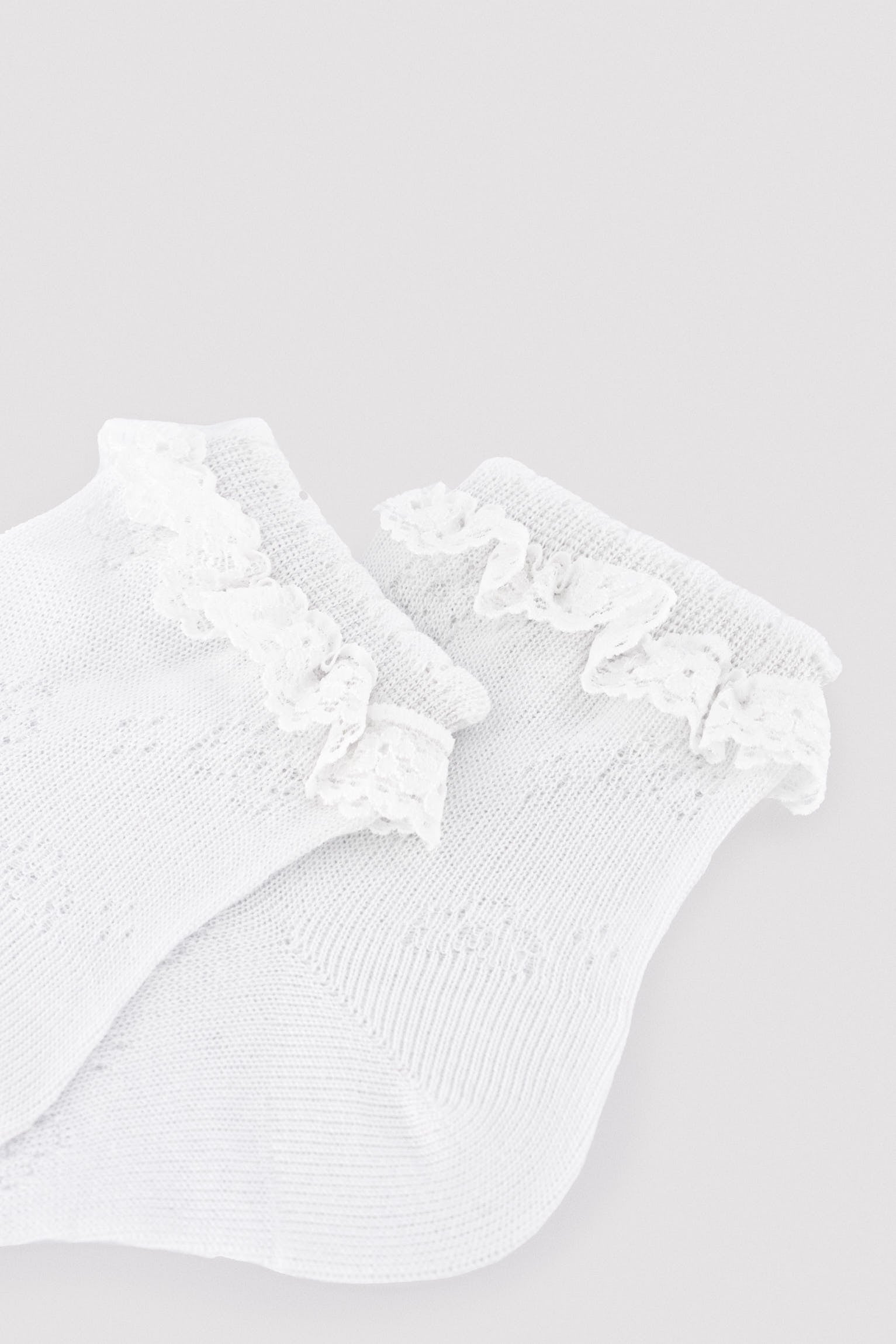 Children's socks with openwork lace detail, white