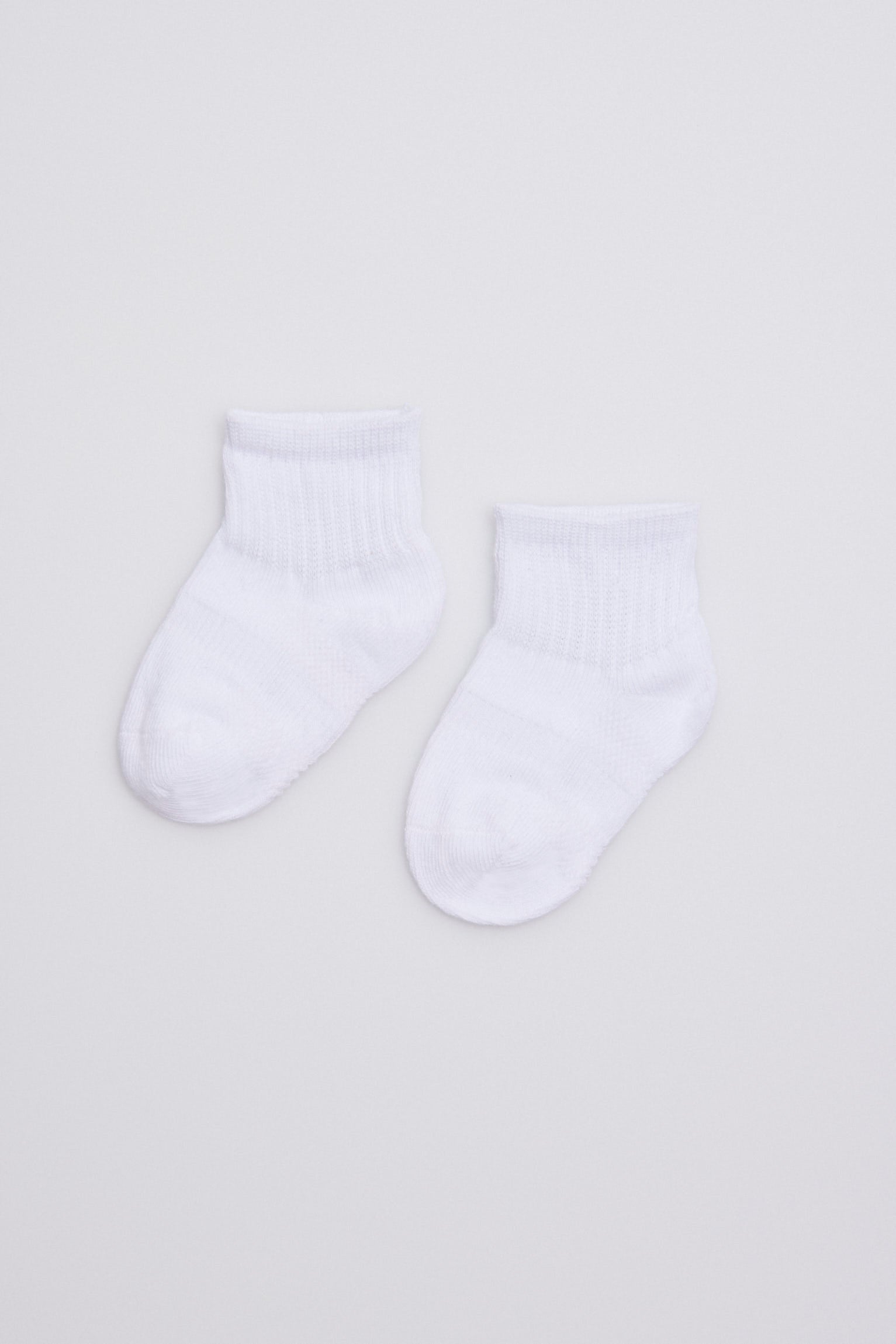 Pack of 3 breathable white sport style baby socks