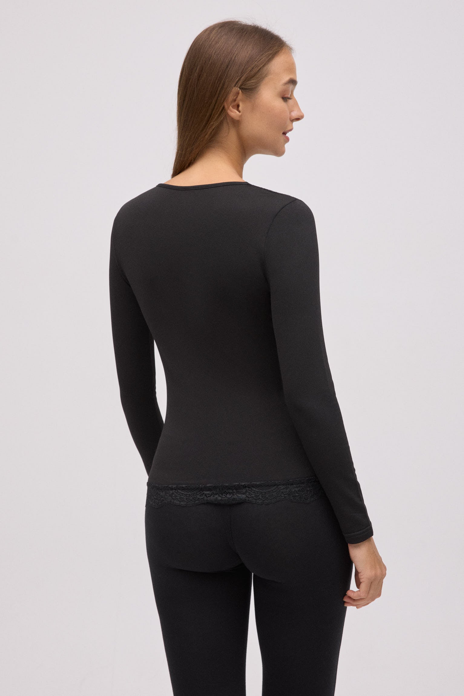 70033-2-camiseta-termica-mujer-ysabel-mora-negro