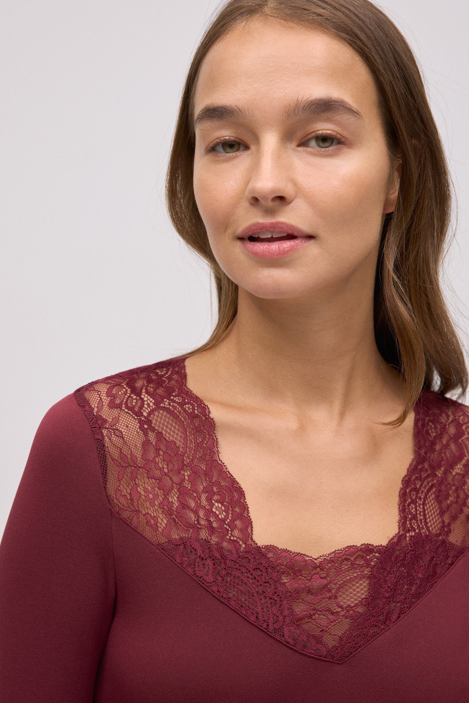 70033-3-camiseta-termica-mujer-ysabel-mora-granate