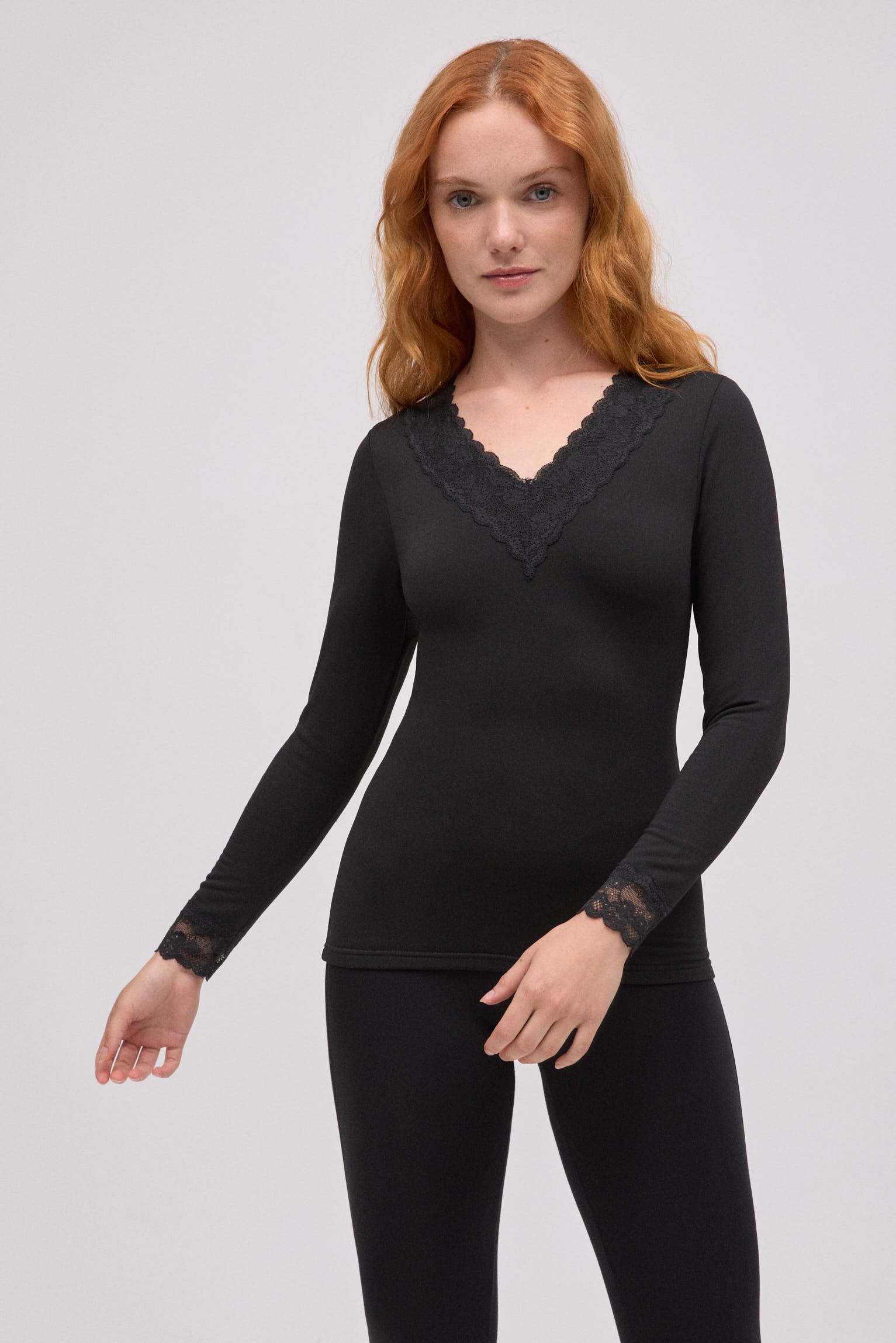 70034-1-camiseta-termica-mujer-ysabel-mora-negro_a1396ad0-670f-4bf8-95dd-0cf022d2ab2e