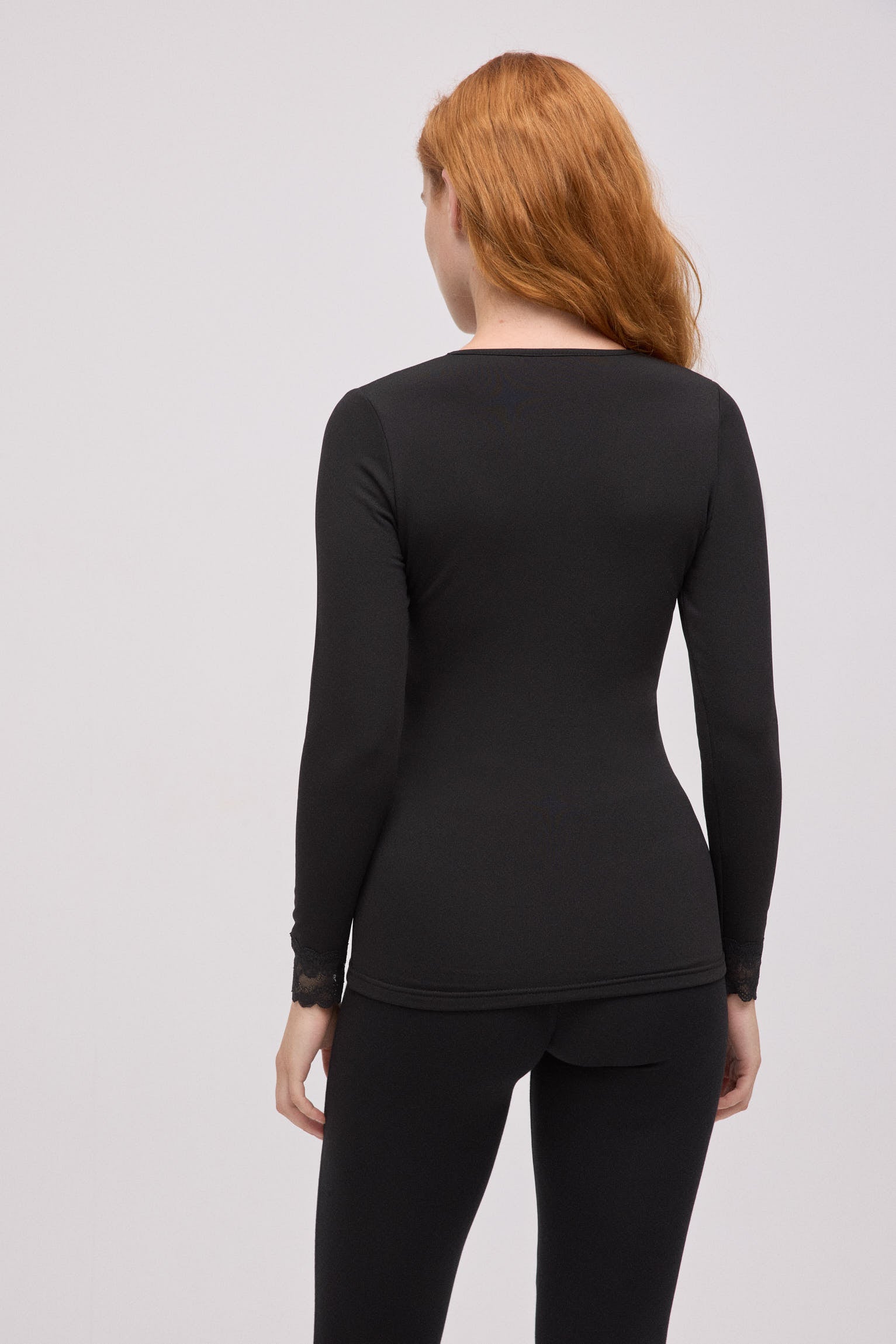 70034-2-camiseta-termica-mujer-ysabel-mora-negro
