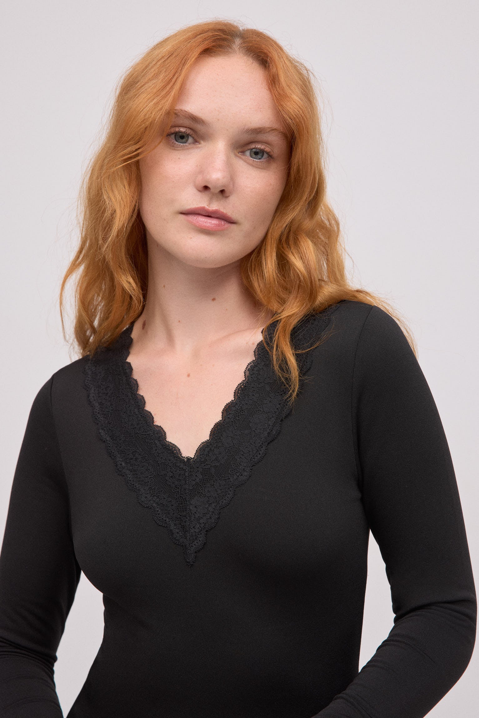 70034-3-camiseta-termica-mujer-ysabel-mora-negro