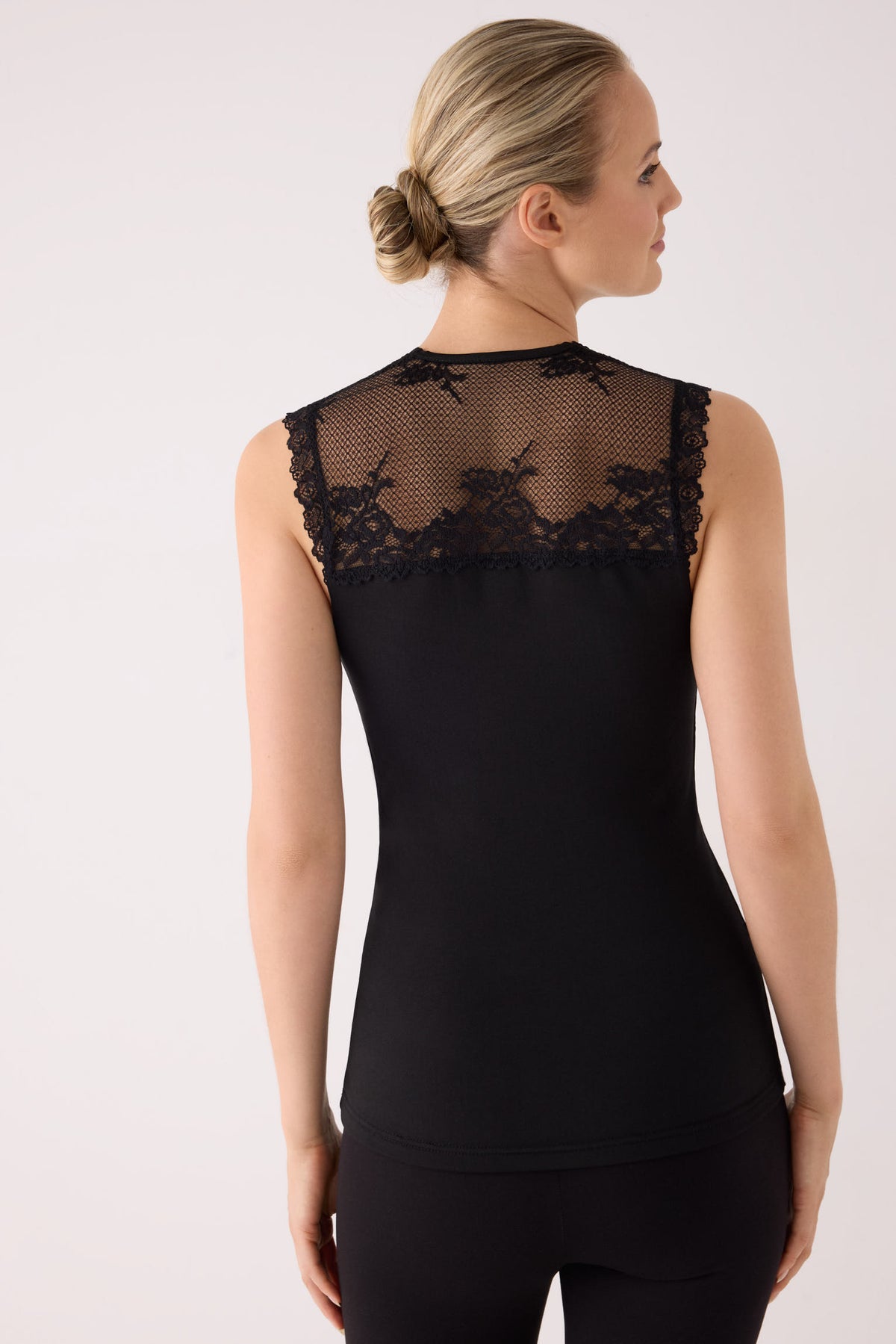 THERMAL Women's sleeveless t-shirt with black lace