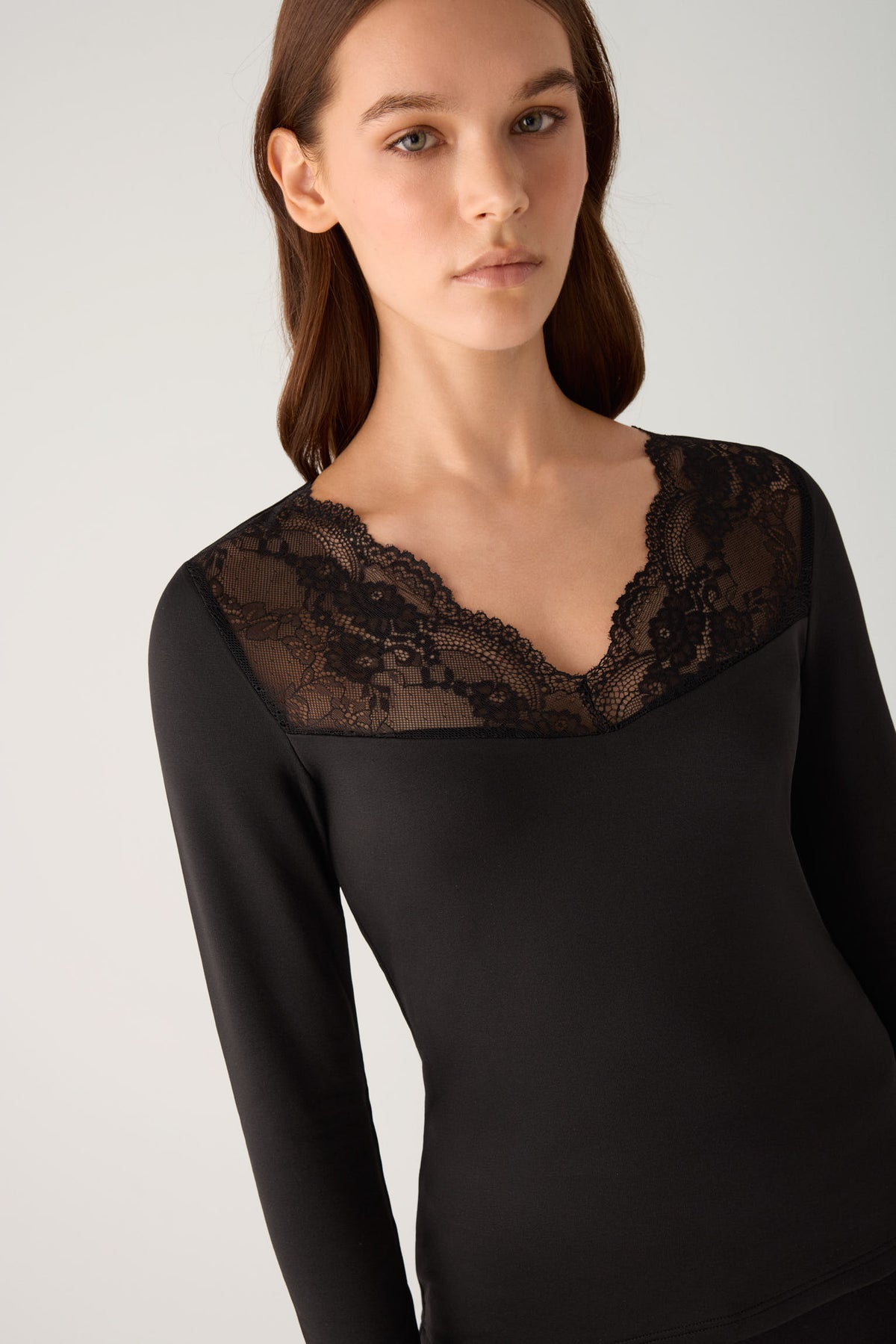 THERMAL Women's long-sleeved V-neck T-shirt with black lace