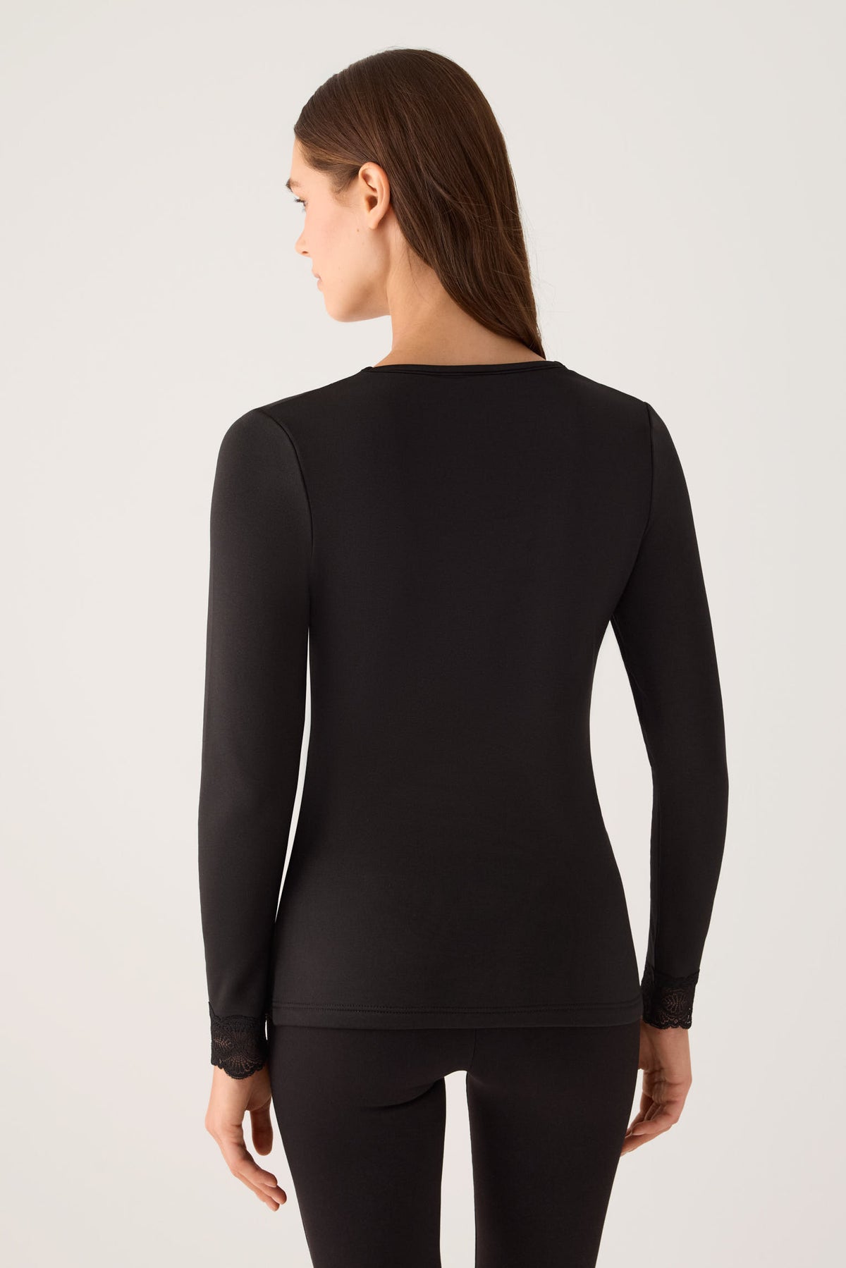 THERMAL Women's long-sleeved T-shirt with lace neckline and cuffs, black