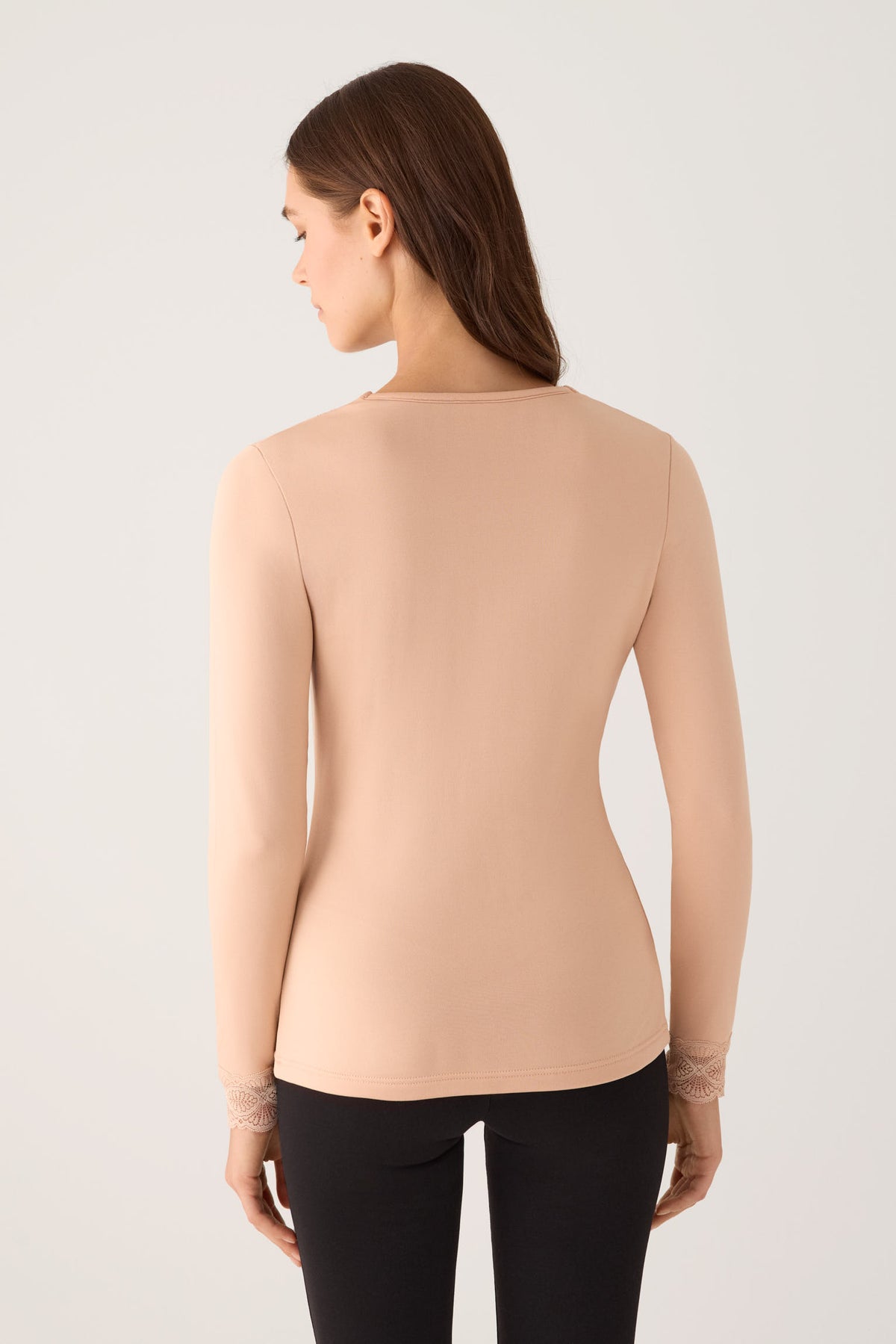 THERMAL Women's long-sleeved T-shirt with lace detailing at the neckline and cuffs in nude
