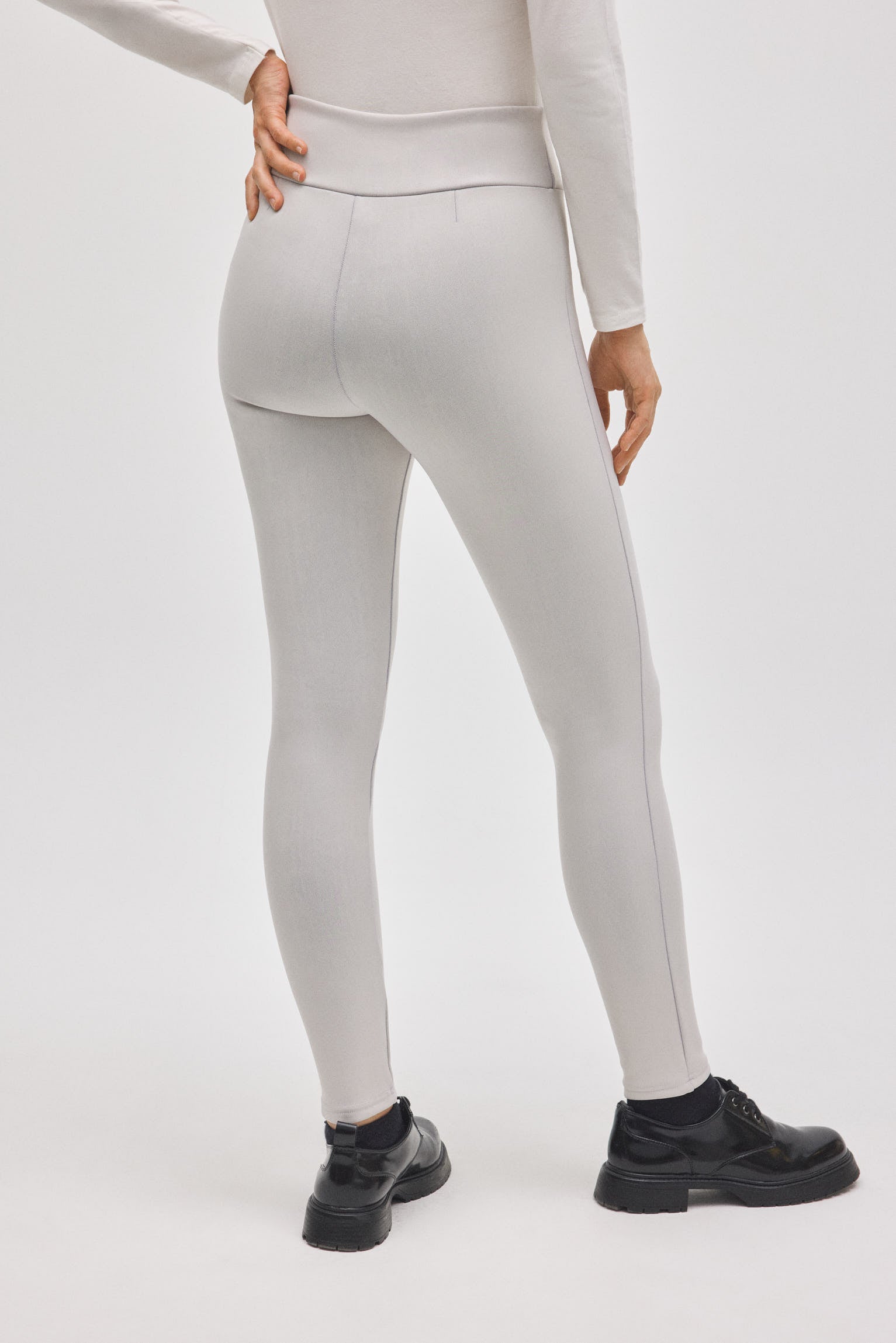 70441-3-leggings-termicos-efecto-piel-marfil-ysabel-mora