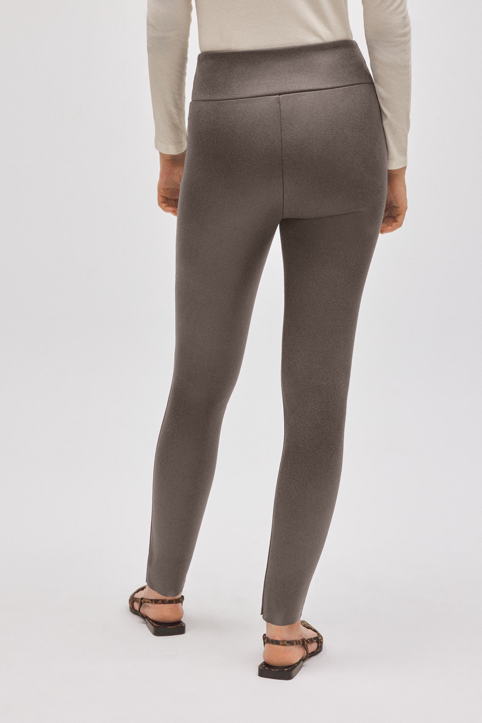 70449-3-leggings-efecto-metalizado-marengo-ysabel-mora
