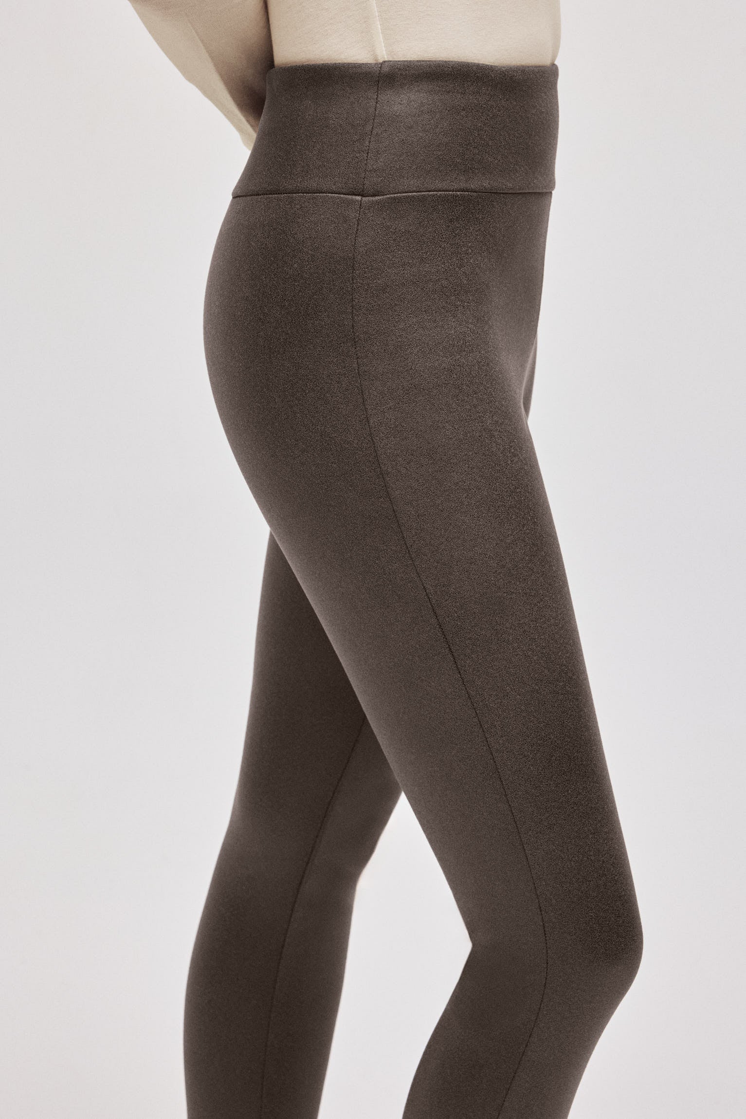 70449-4-leggings-efecto-metalizado-marengo-ysabel-mora