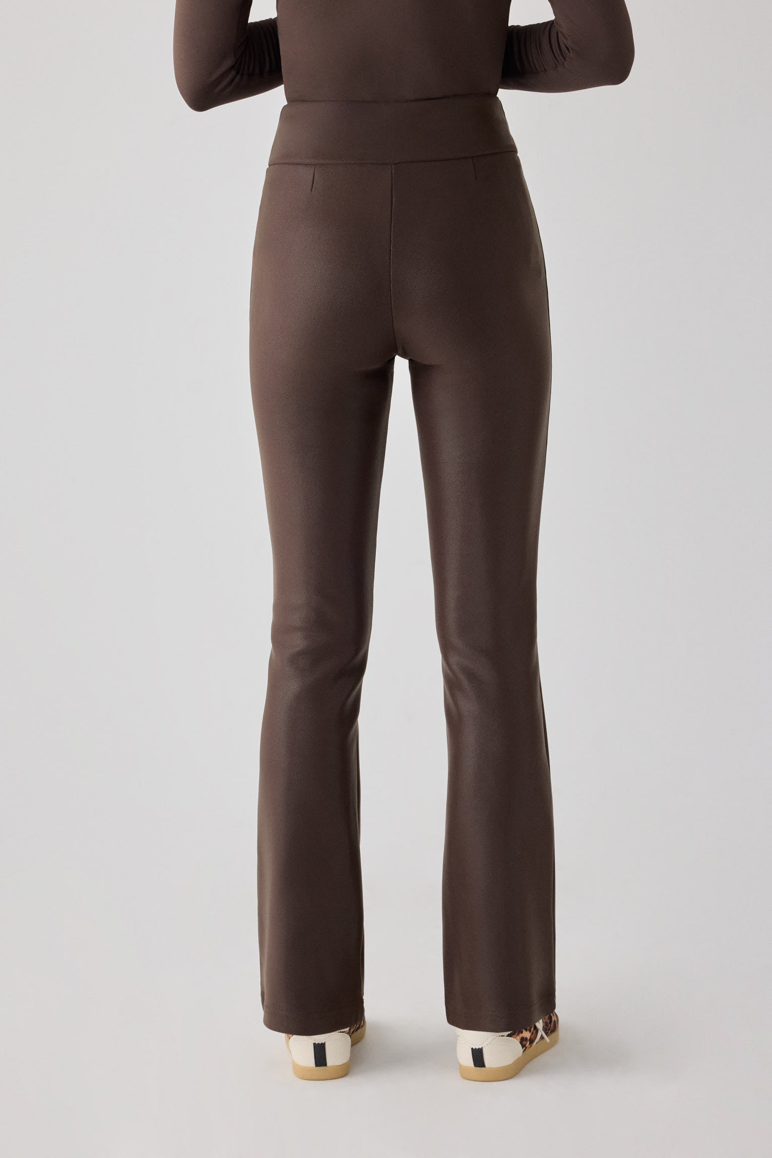 70466-dark-chocolate-leggings-mujer-termico-acampanados-efecto-piel-marron-chocolate